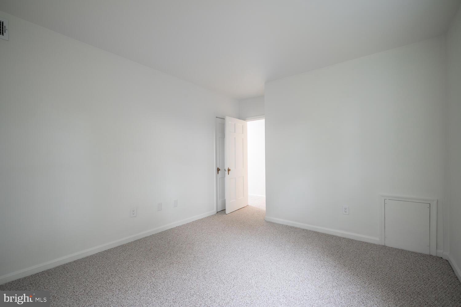 COLONIAL VILLAGE - Residential