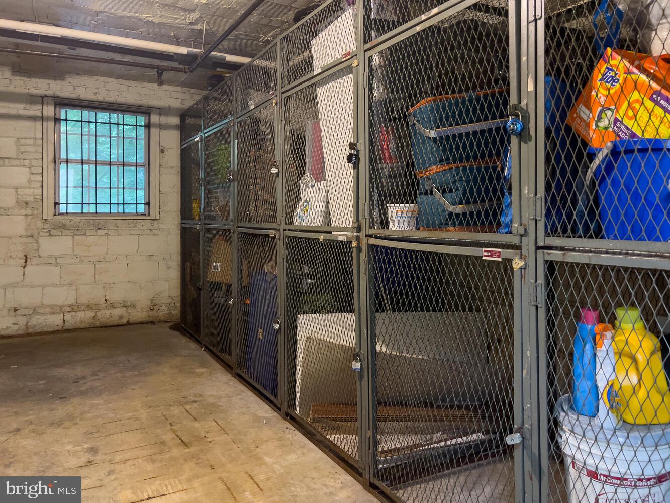 COLONIAL VILLAGE - Residential