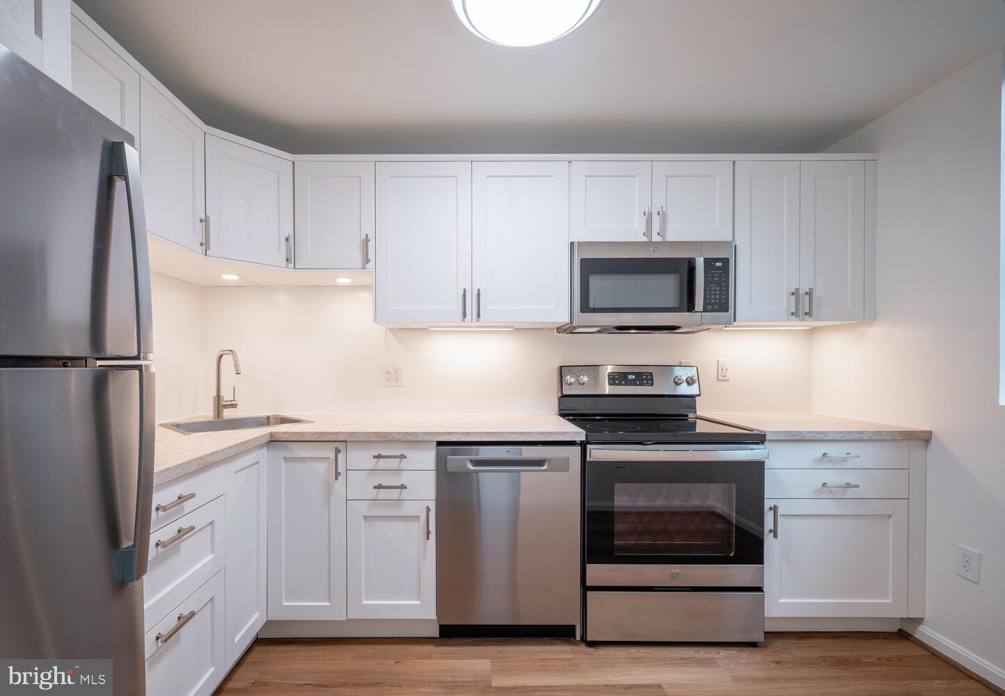 COLONIAL VILLAGE - Residential