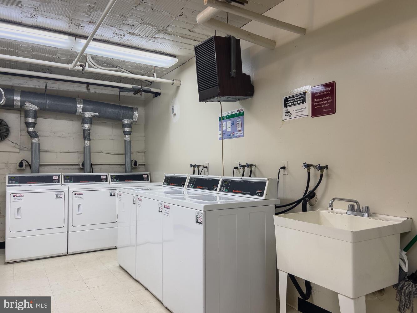 COLONIAL VILLAGE - Residential