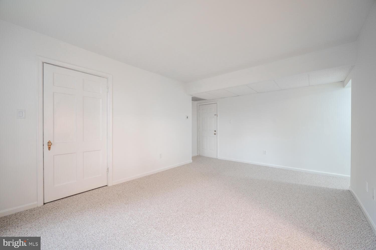 COLONIAL VILLAGE - Residential