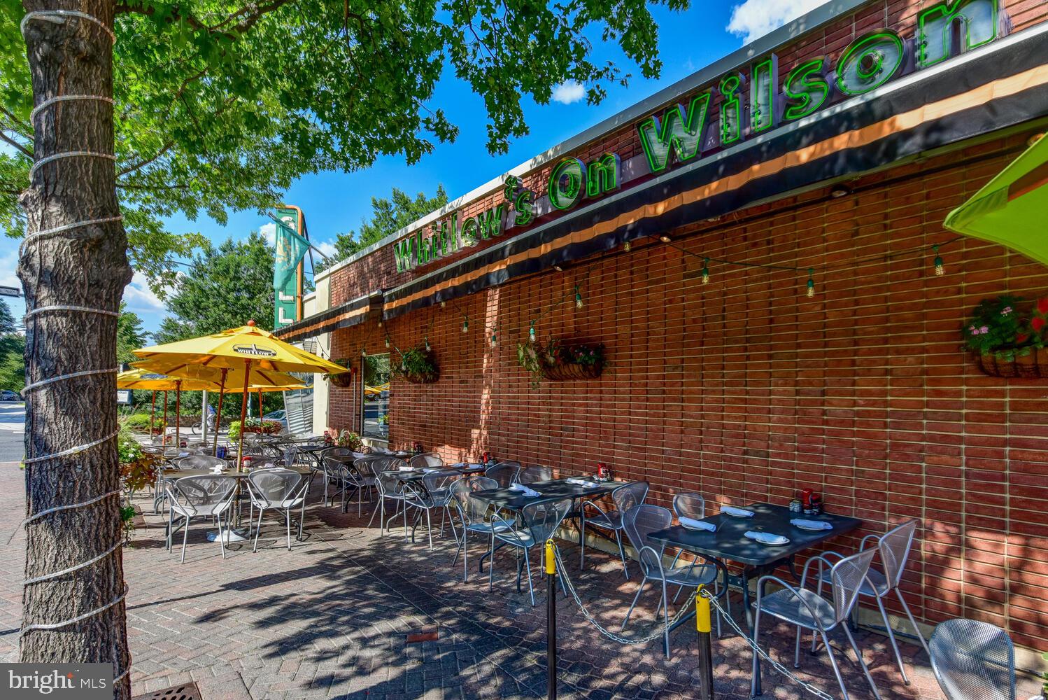 COLONIAL VILLAGE - Residential