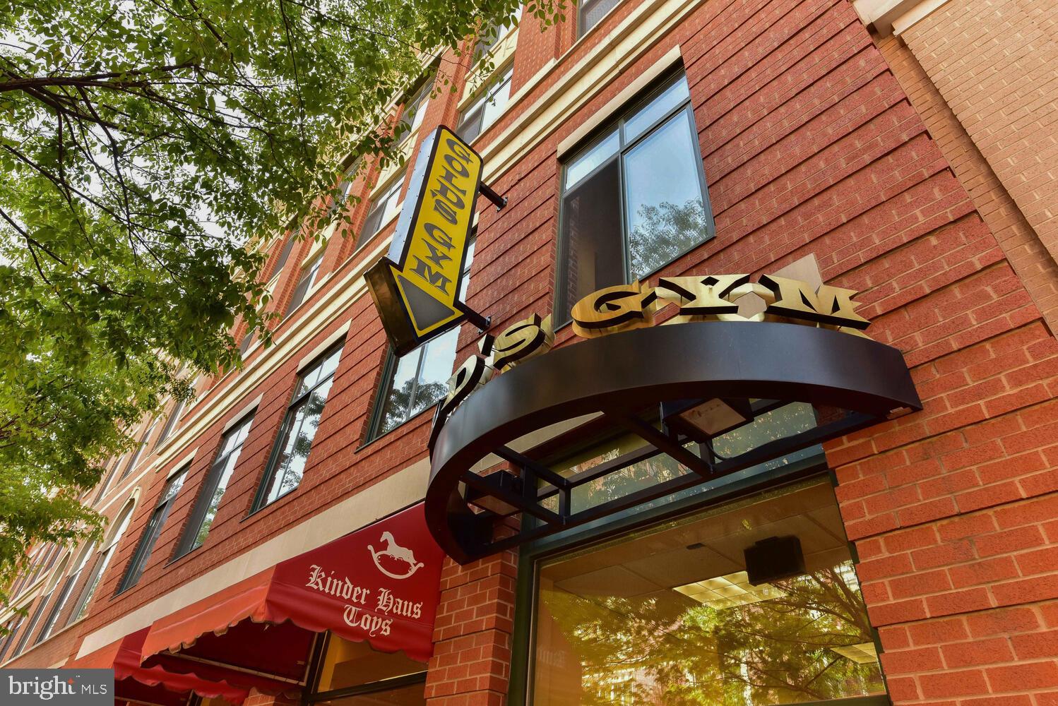 COLONIAL VILLAGE - Residential