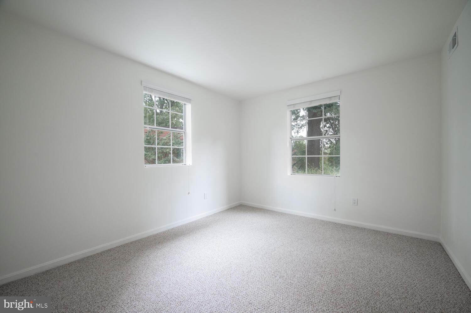 COLONIAL VILLAGE - Residential