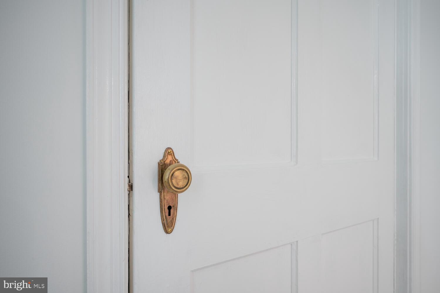 COLONIAL VILLAGE - Residential