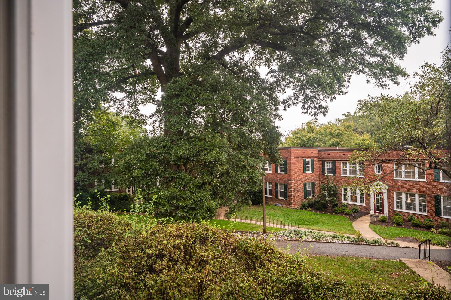 COLONIAL VILLAGE - Residential