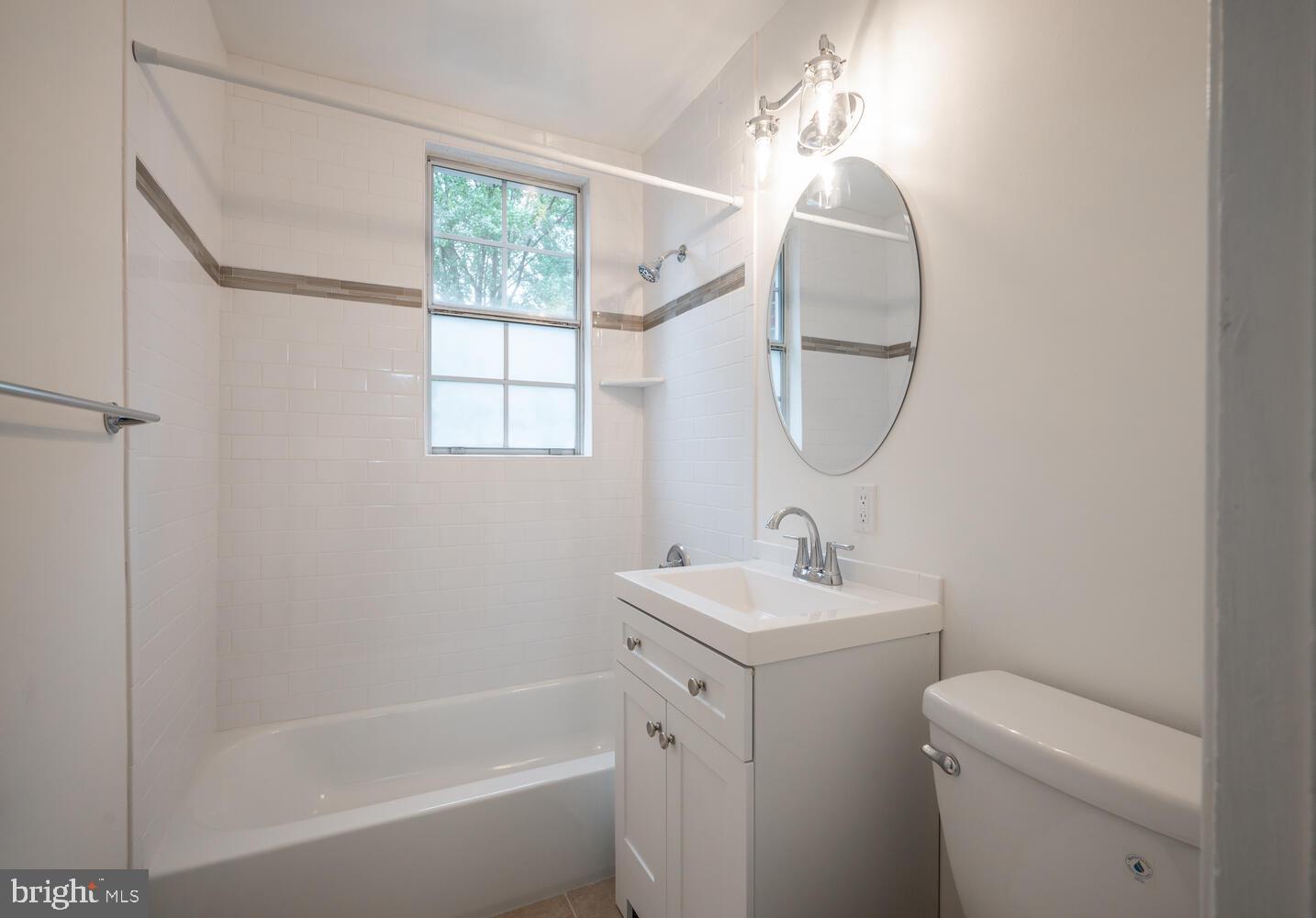 COLONIAL VILLAGE - Residential