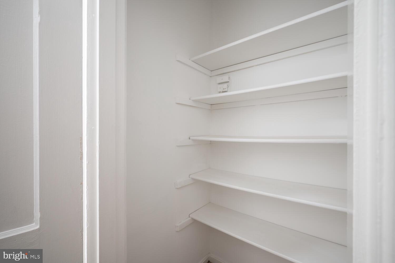 COLONIAL VILLAGE - Residential