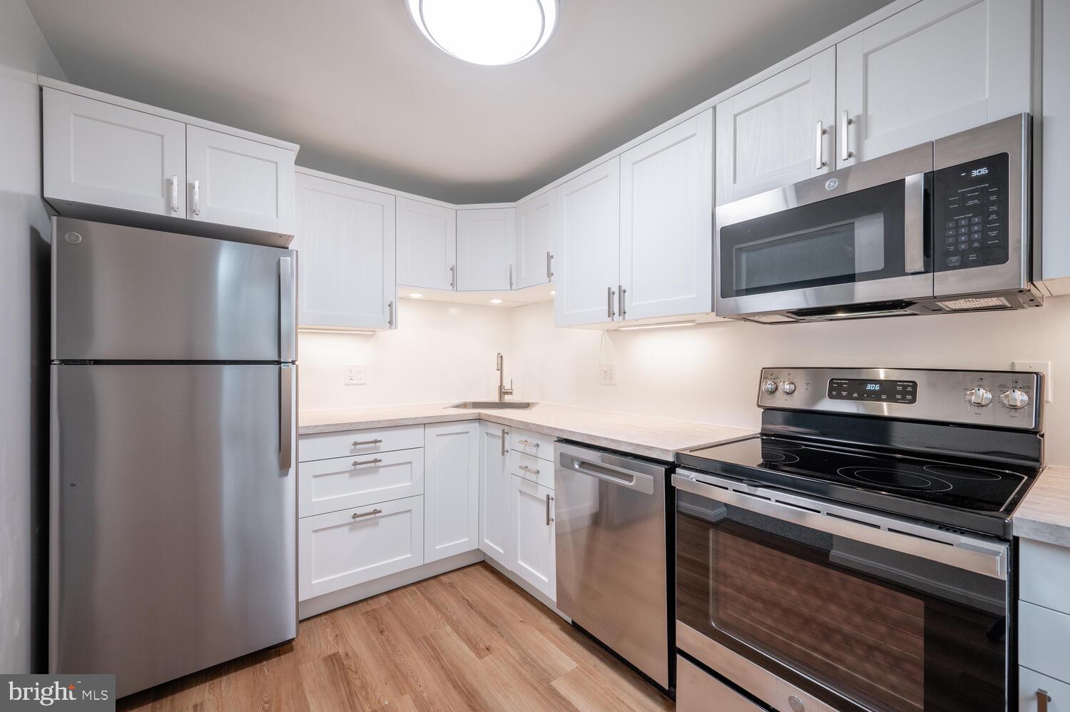 COLONIAL VILLAGE - Residential