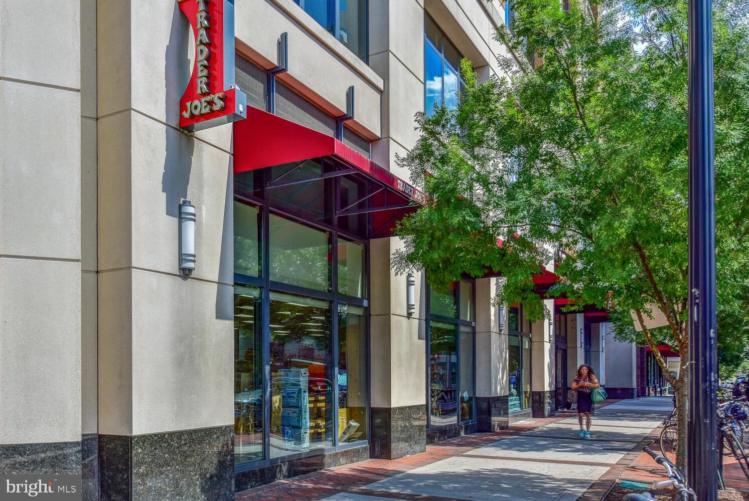 COLONIAL VILLAGE - Residential