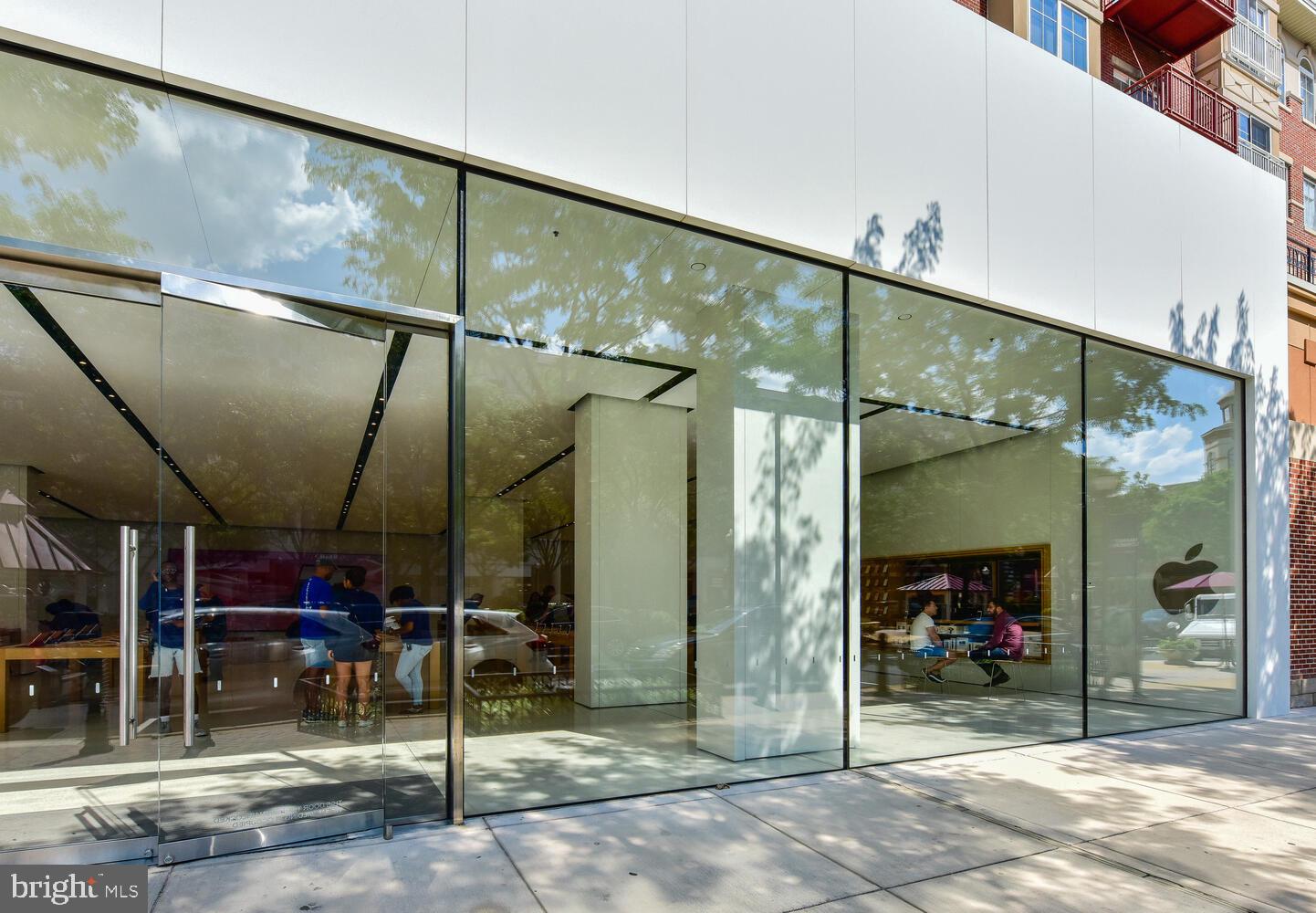 COLONIAL VILLAGE - Residential