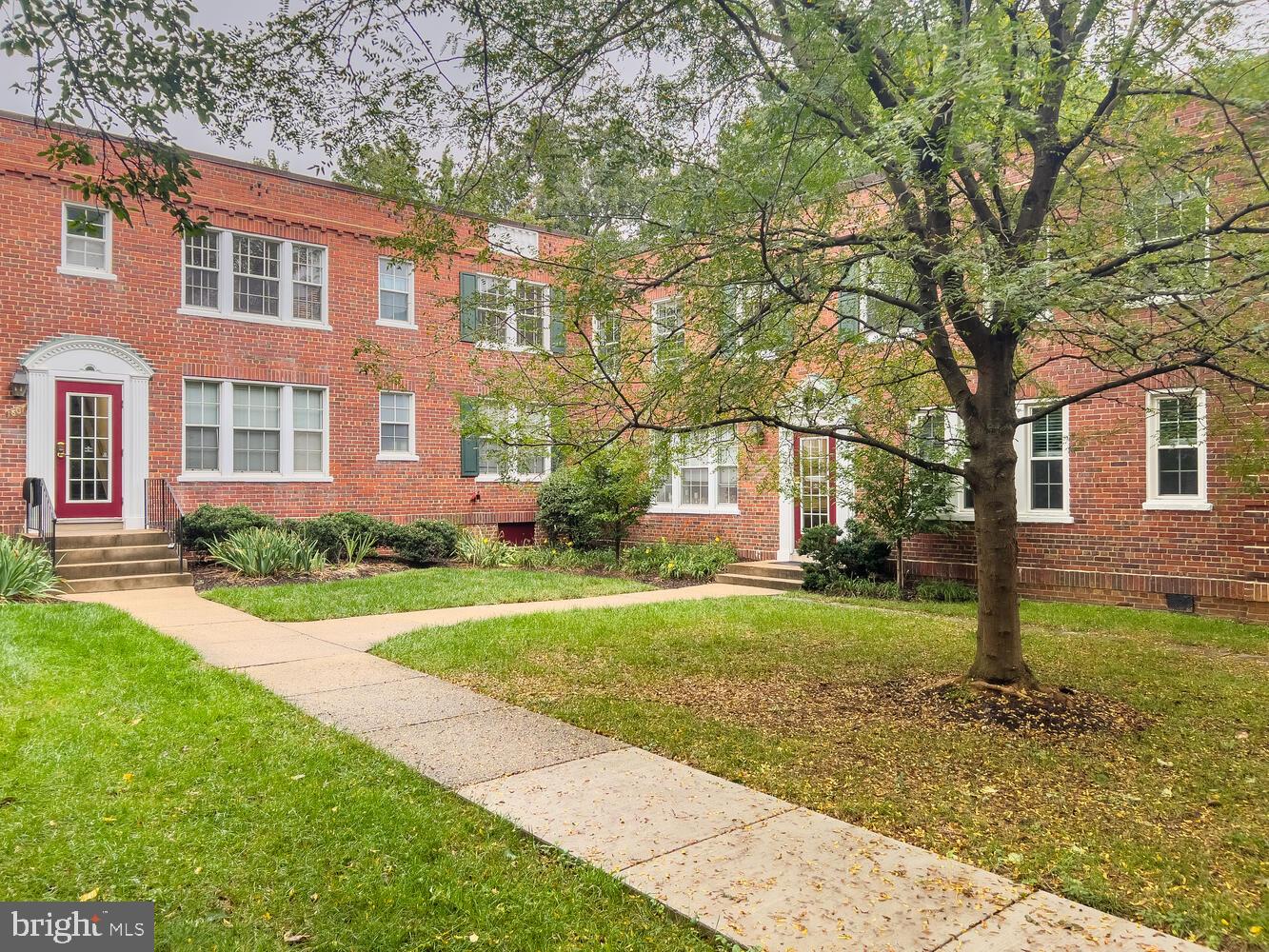 COLONIAL VILLAGE - Residential