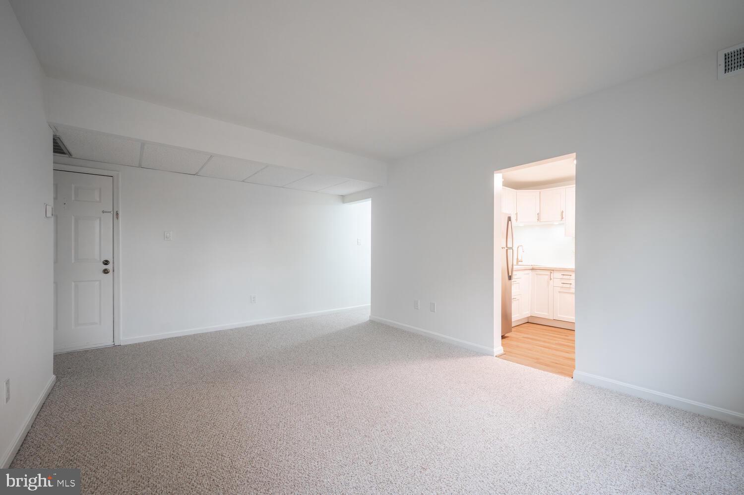 COLONIAL VILLAGE - Residential