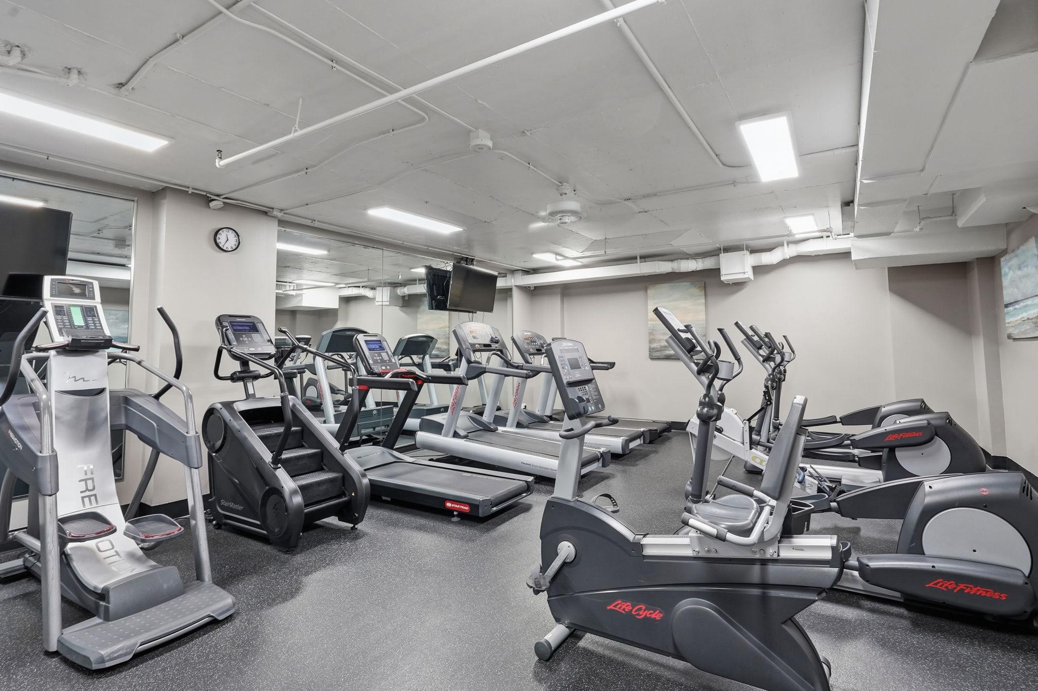 LAKESIDE PLAZA - Residential