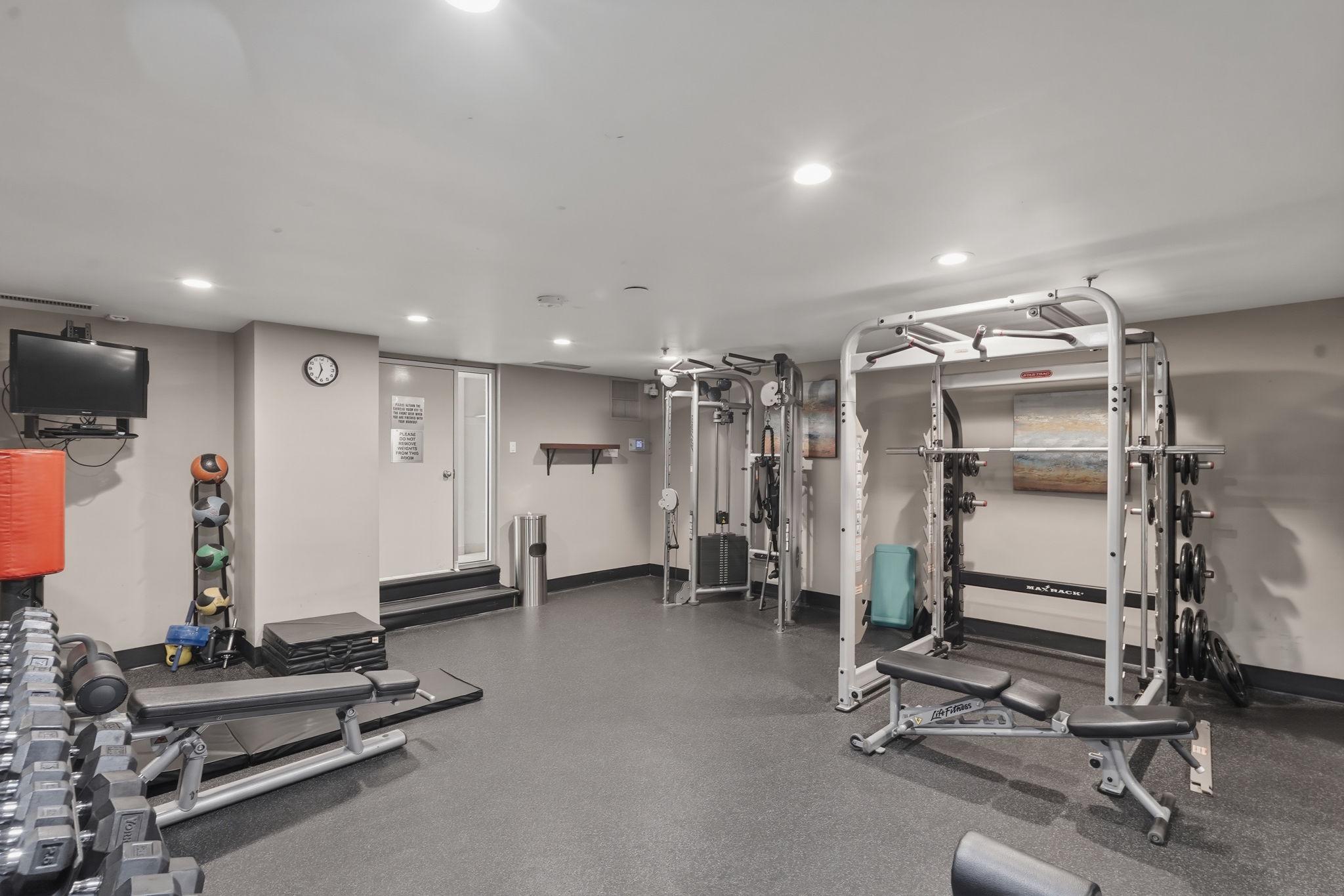 LAKESIDE PLAZA - Residential