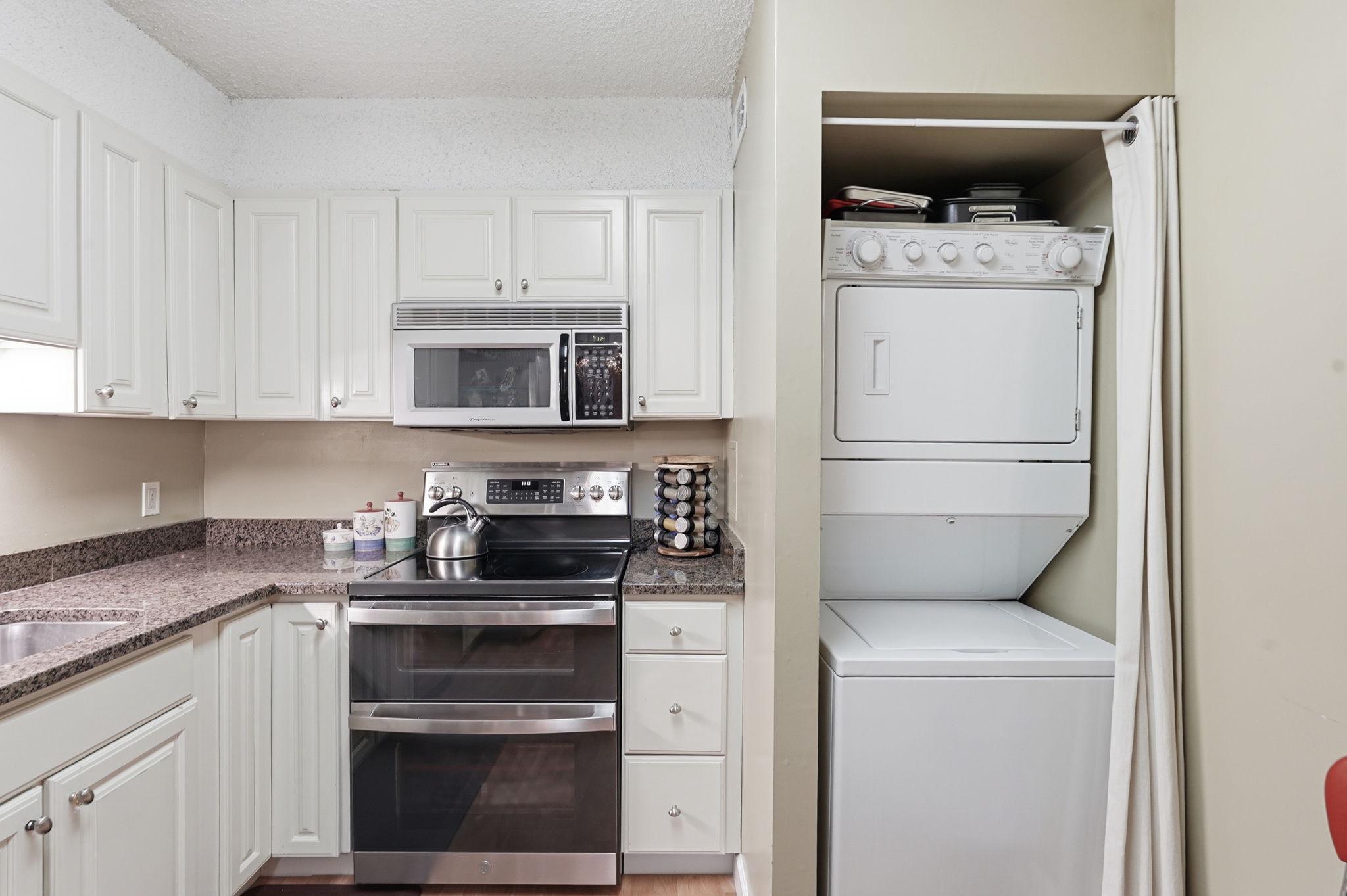 LAKESIDE PLAZA - Residential