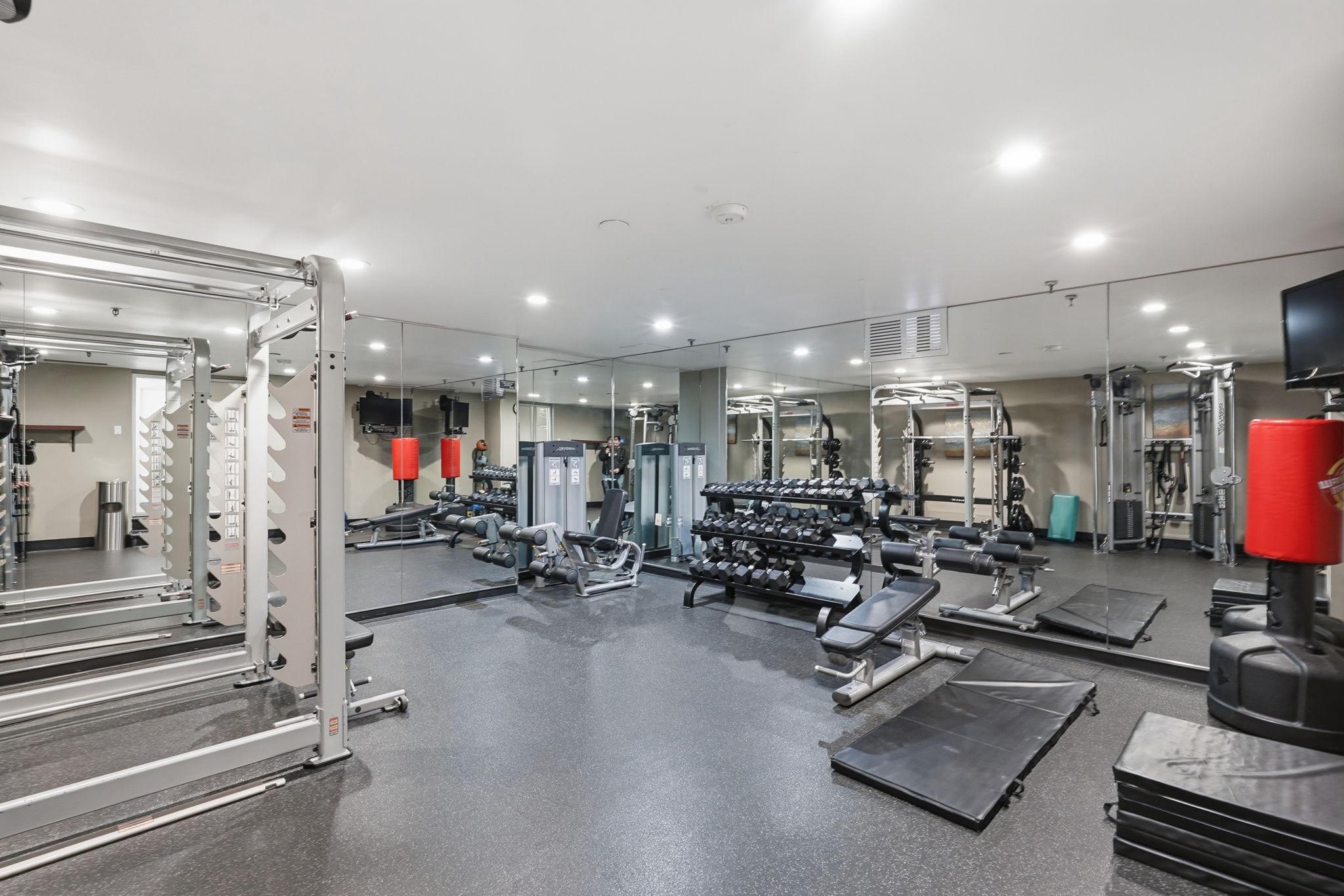 LAKESIDE PLAZA - Residential