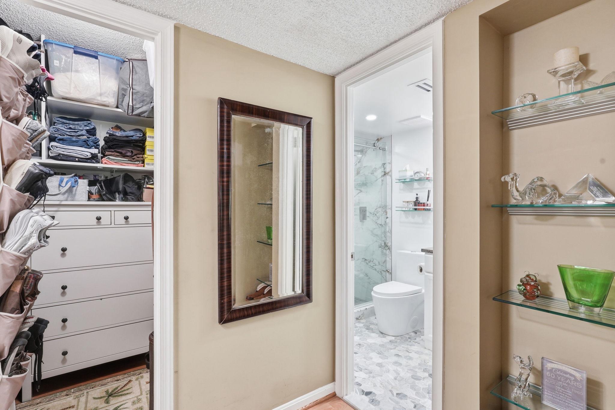 LAKESIDE PLAZA - Residential