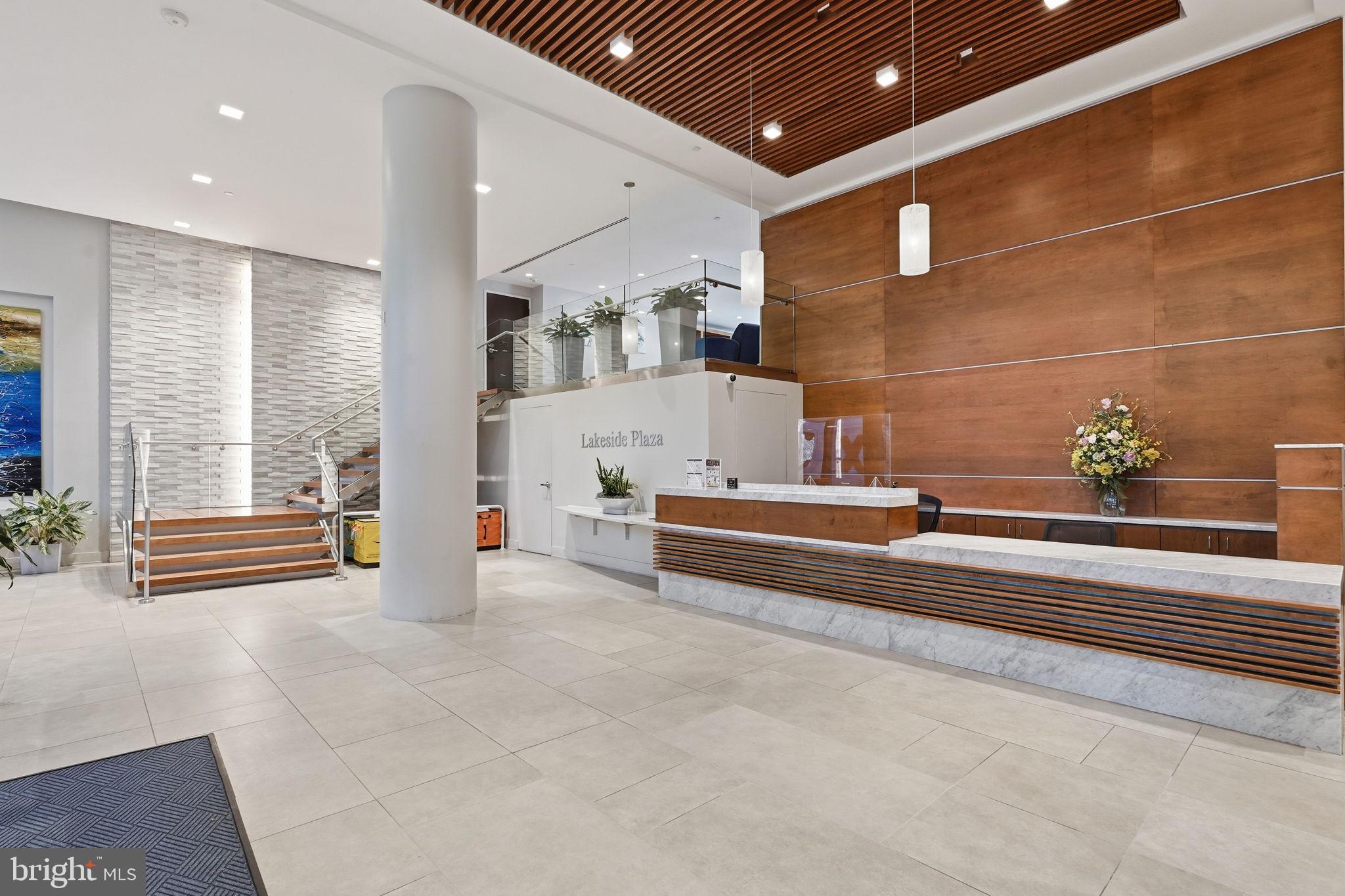 LAKESIDE PLAZA - Residential