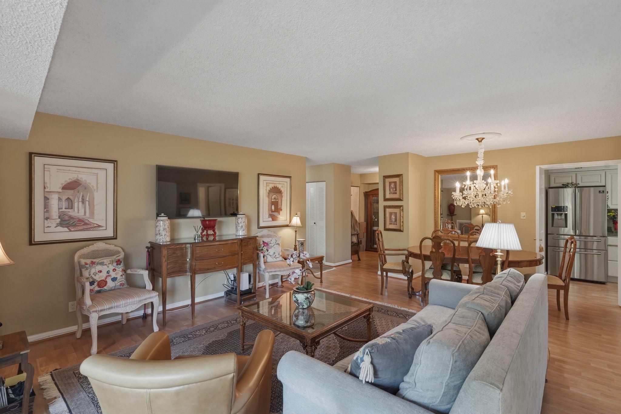 LAKESIDE PLAZA - Residential