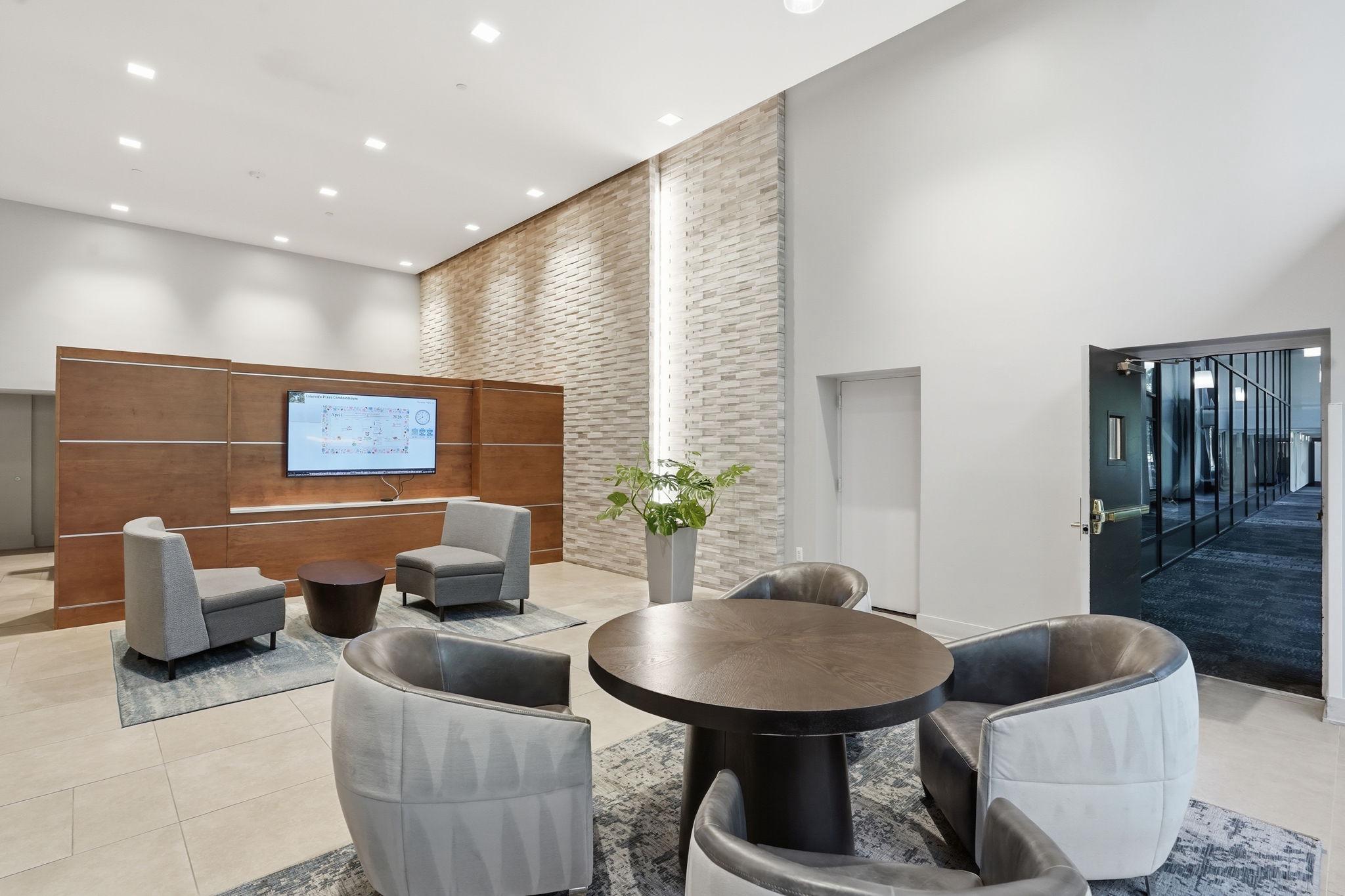 LAKESIDE PLAZA - Residential