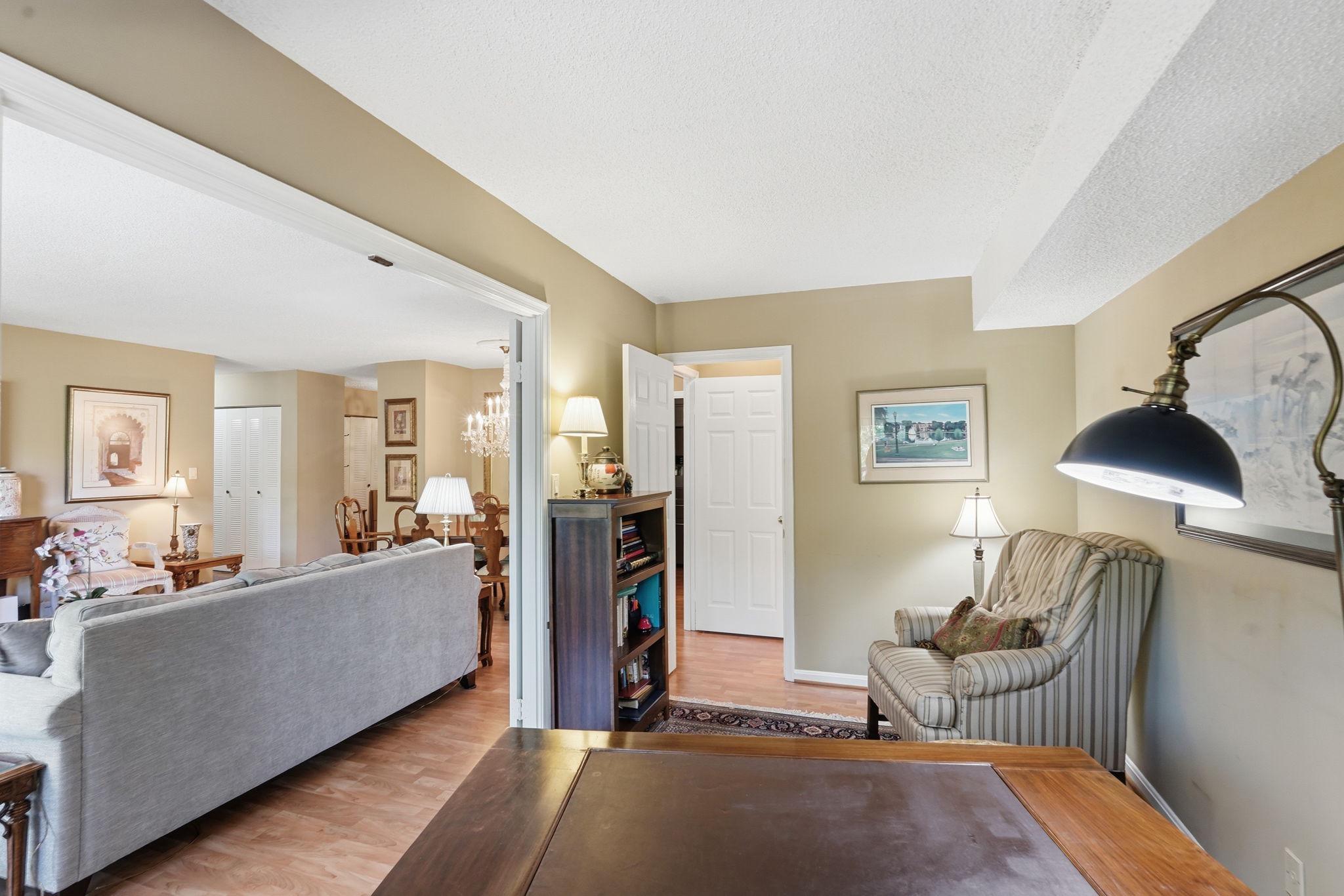 LAKESIDE PLAZA - Residential