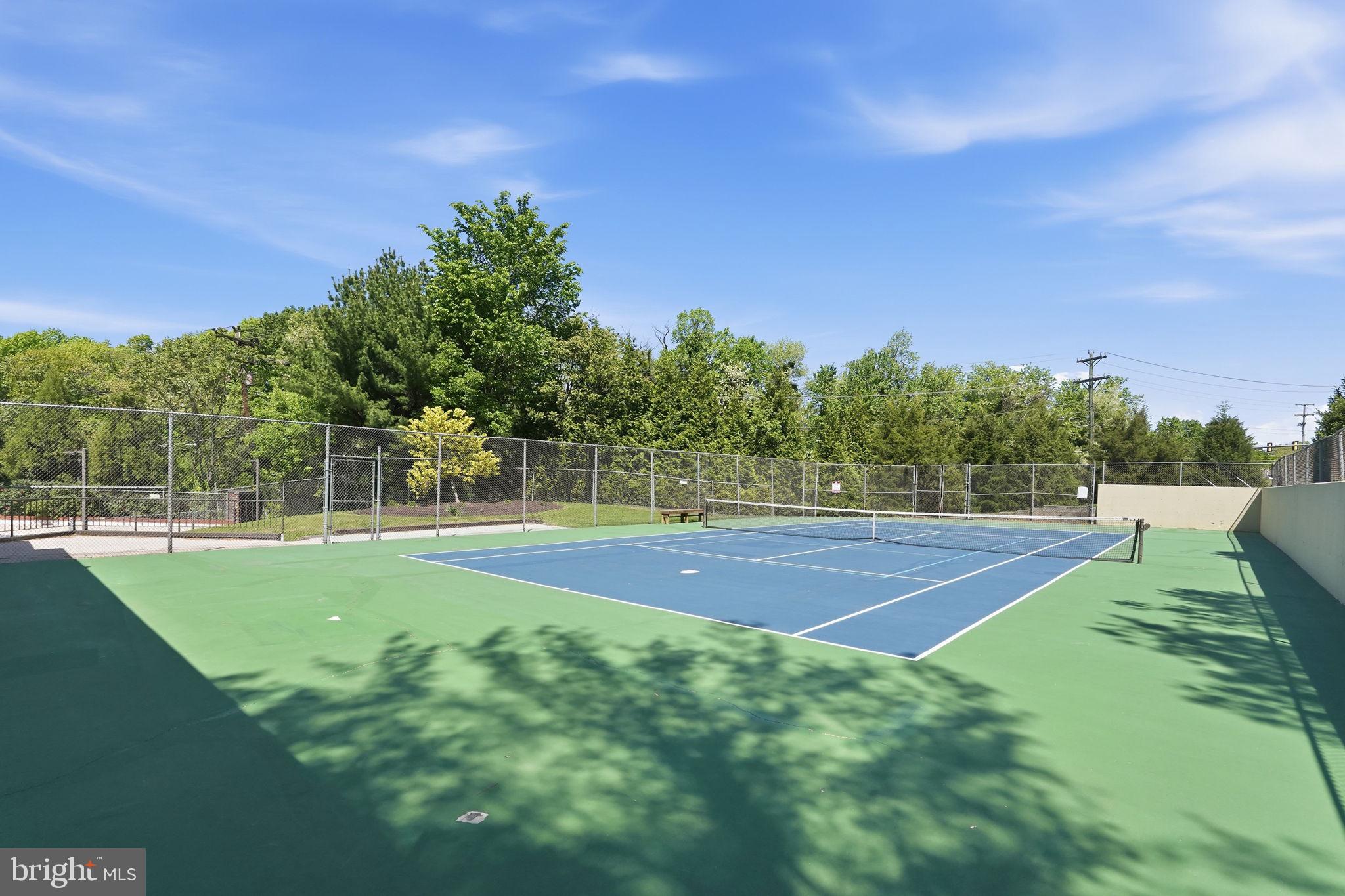 LAKESIDE PLAZA - Residential