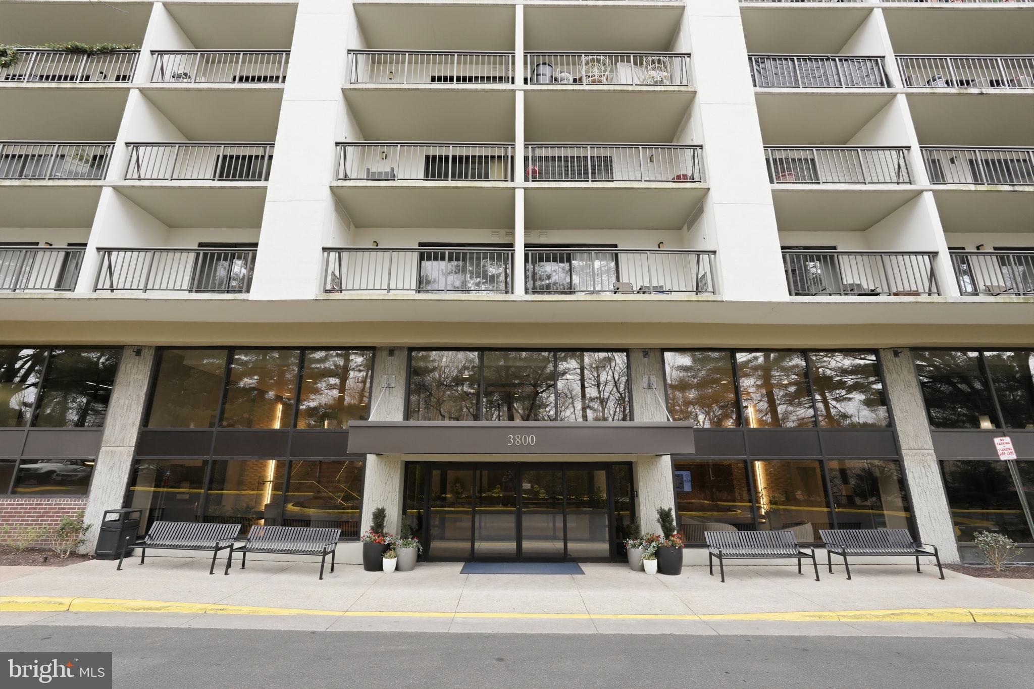 LAKESIDE PLAZA - Residential