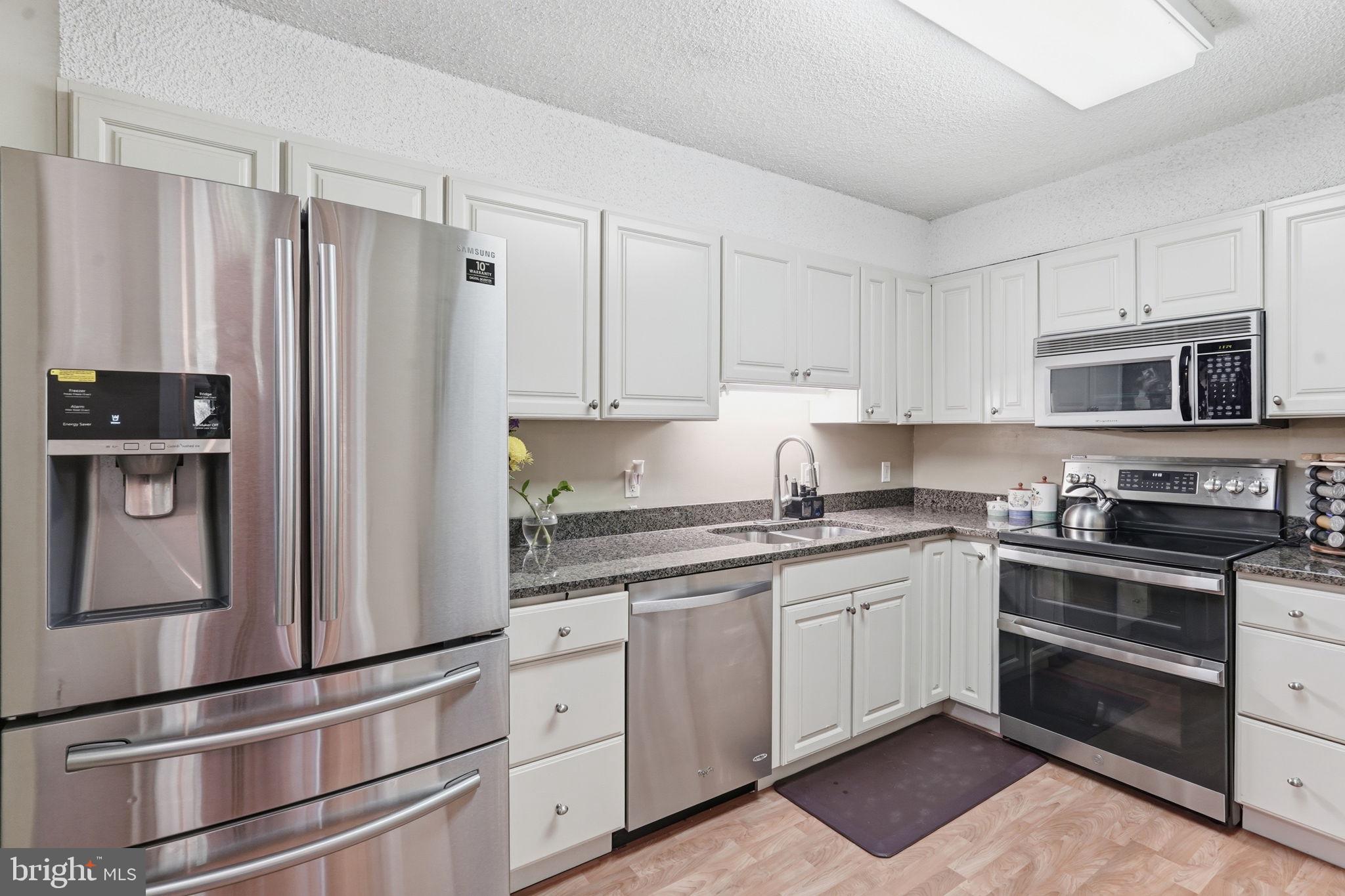 LAKESIDE PLAZA - Residential