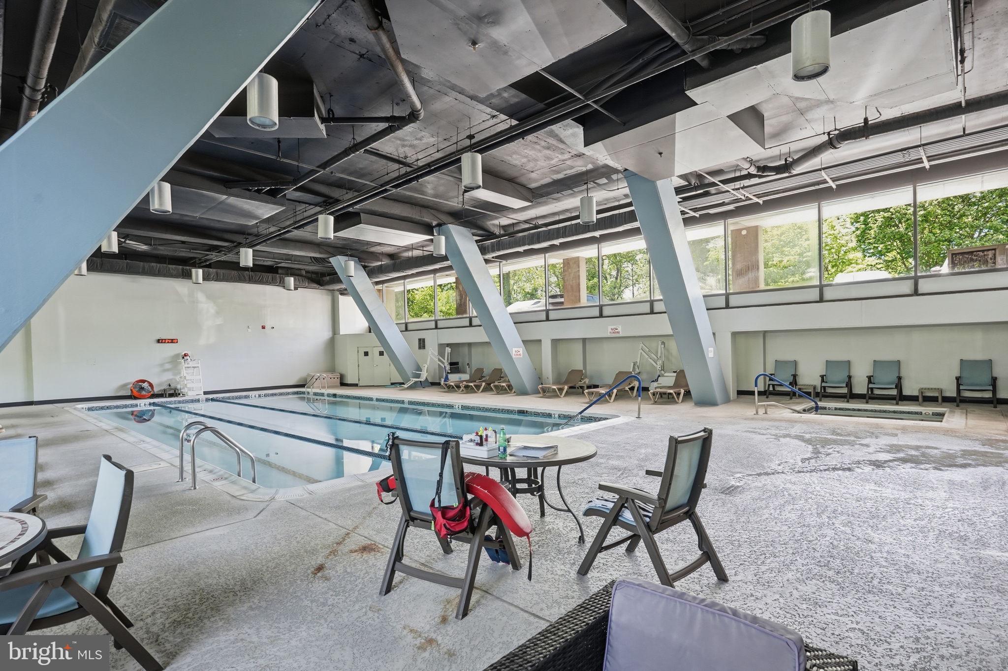 LAKESIDE PLAZA - Residential