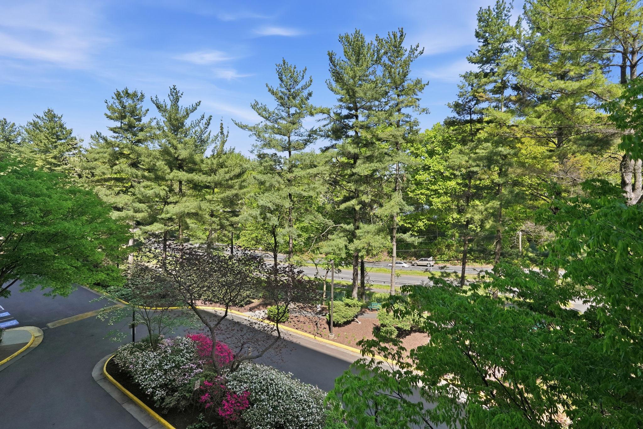 LAKESIDE PLAZA - Residential