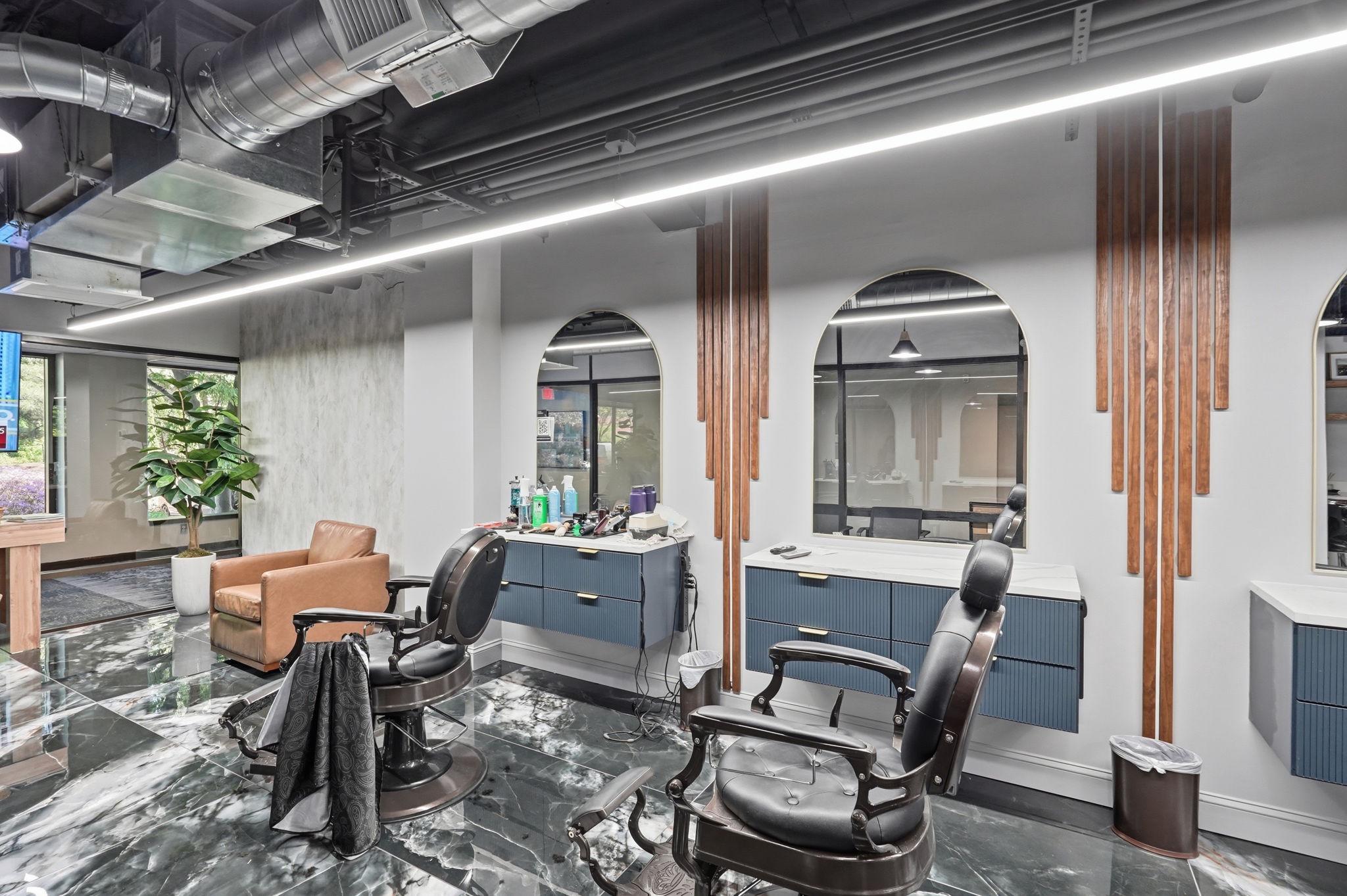 LAKESIDE PLAZA - Residential