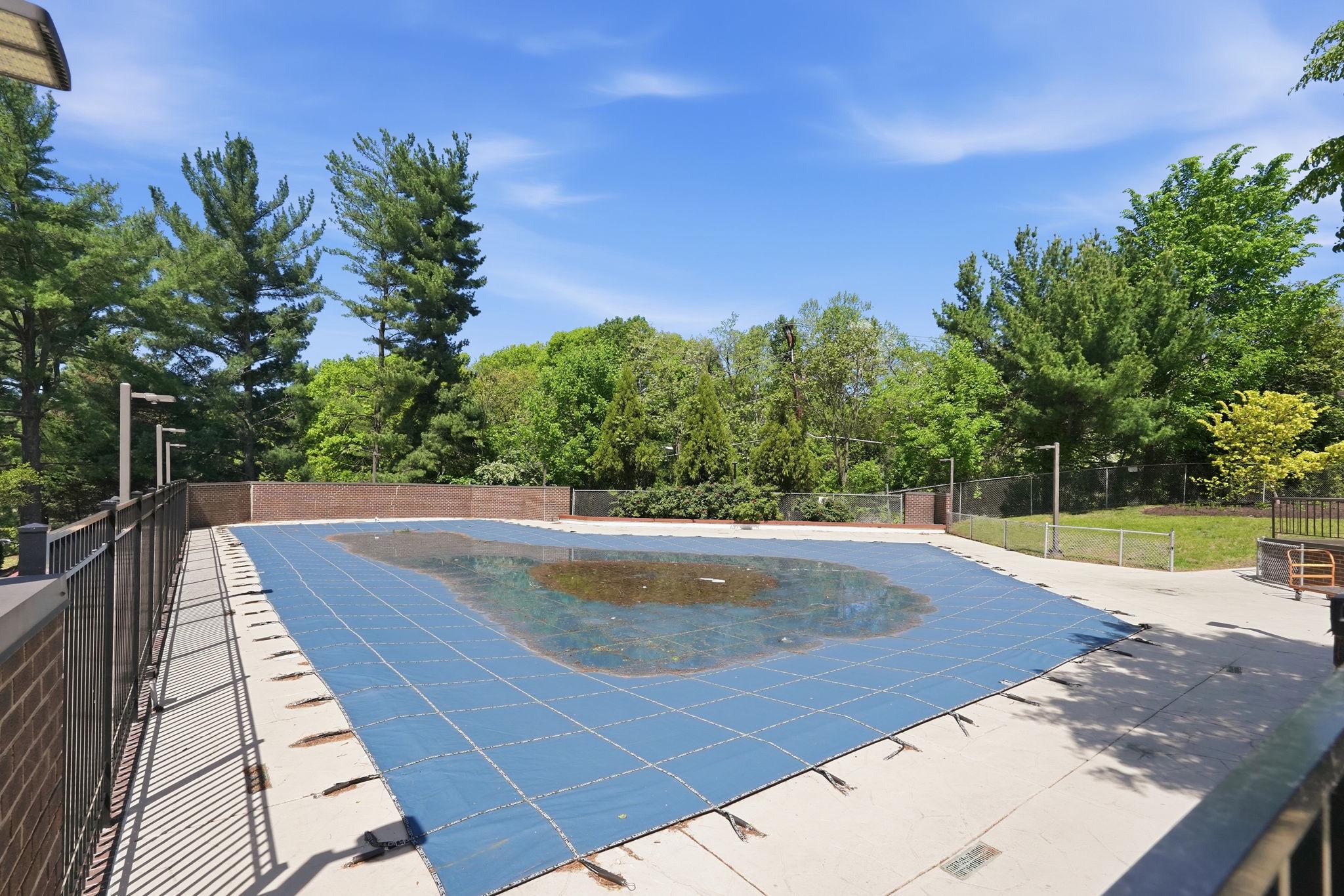 LAKESIDE PLAZA - Residential