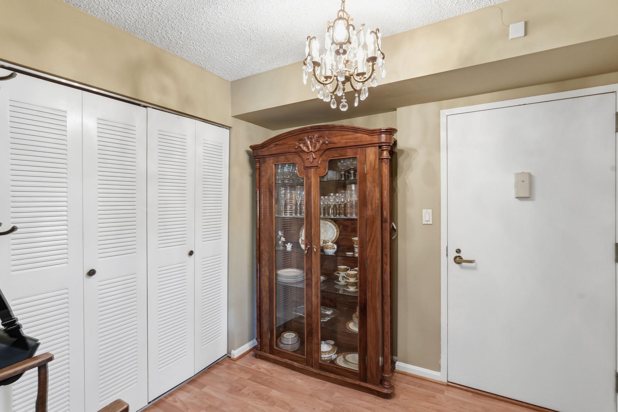 LAKESIDE PLAZA - Residential