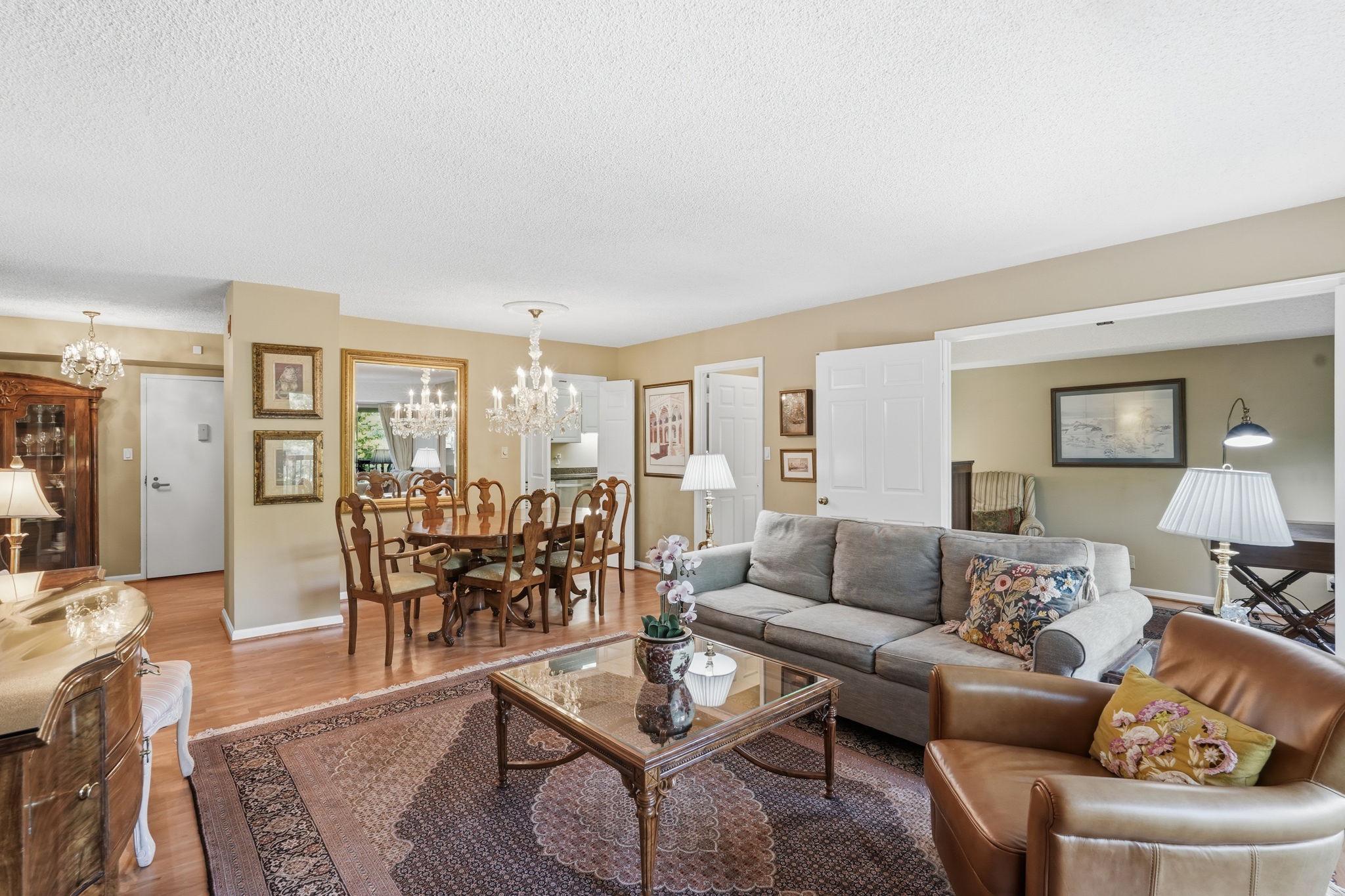 LAKESIDE PLAZA - Residential