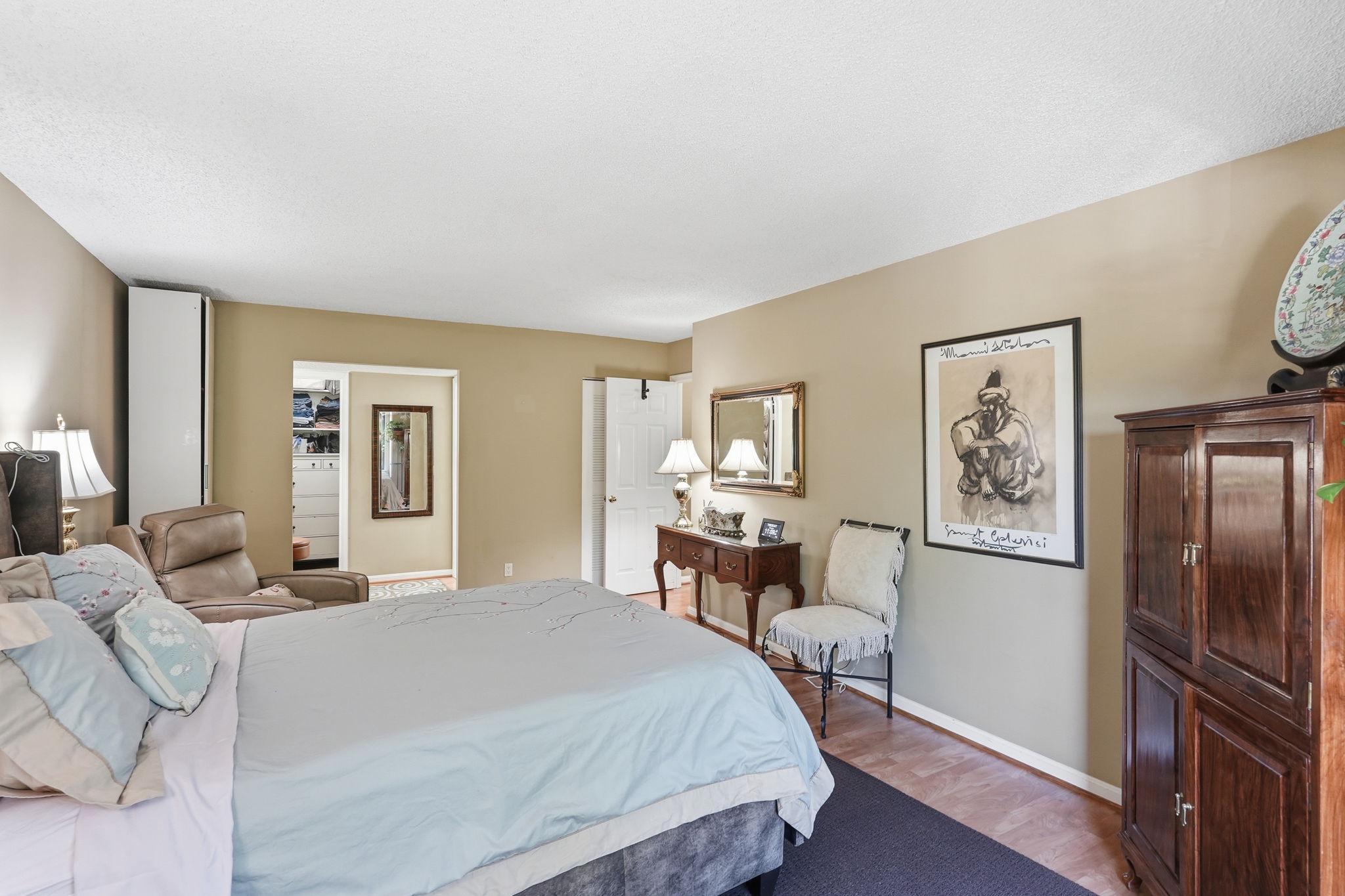 LAKESIDE PLAZA - Residential