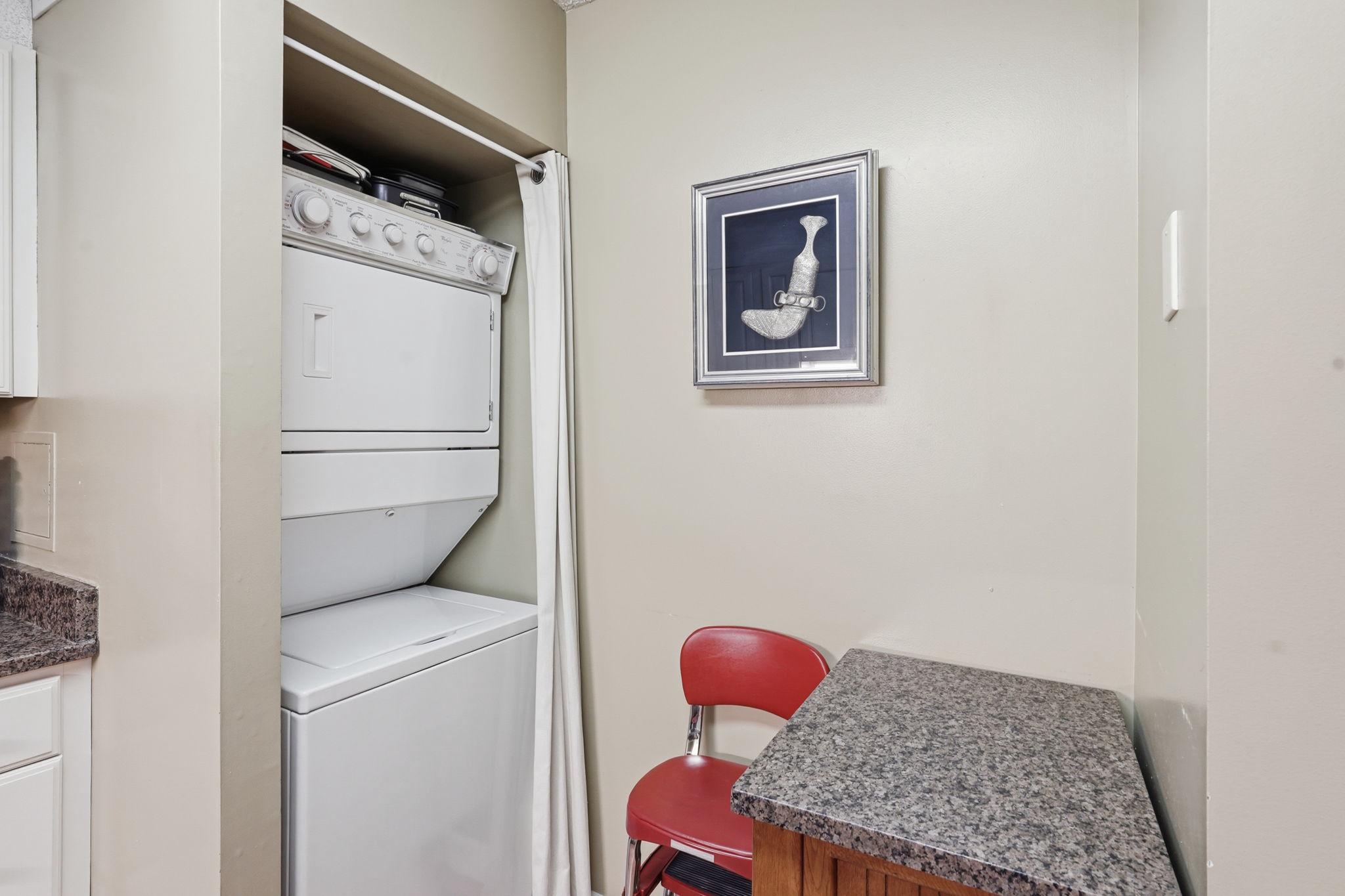 LAKESIDE PLAZA - Residential