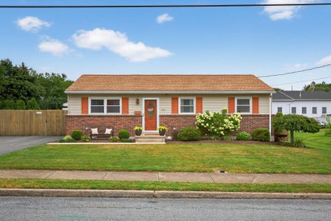 Homes For Sale - 935 E Queen Street<br/> Lebanon County, ANNVILLE, PA 17003
