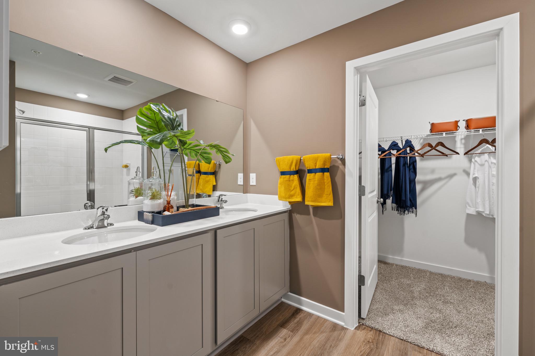 RIVERPOINTE - Residential