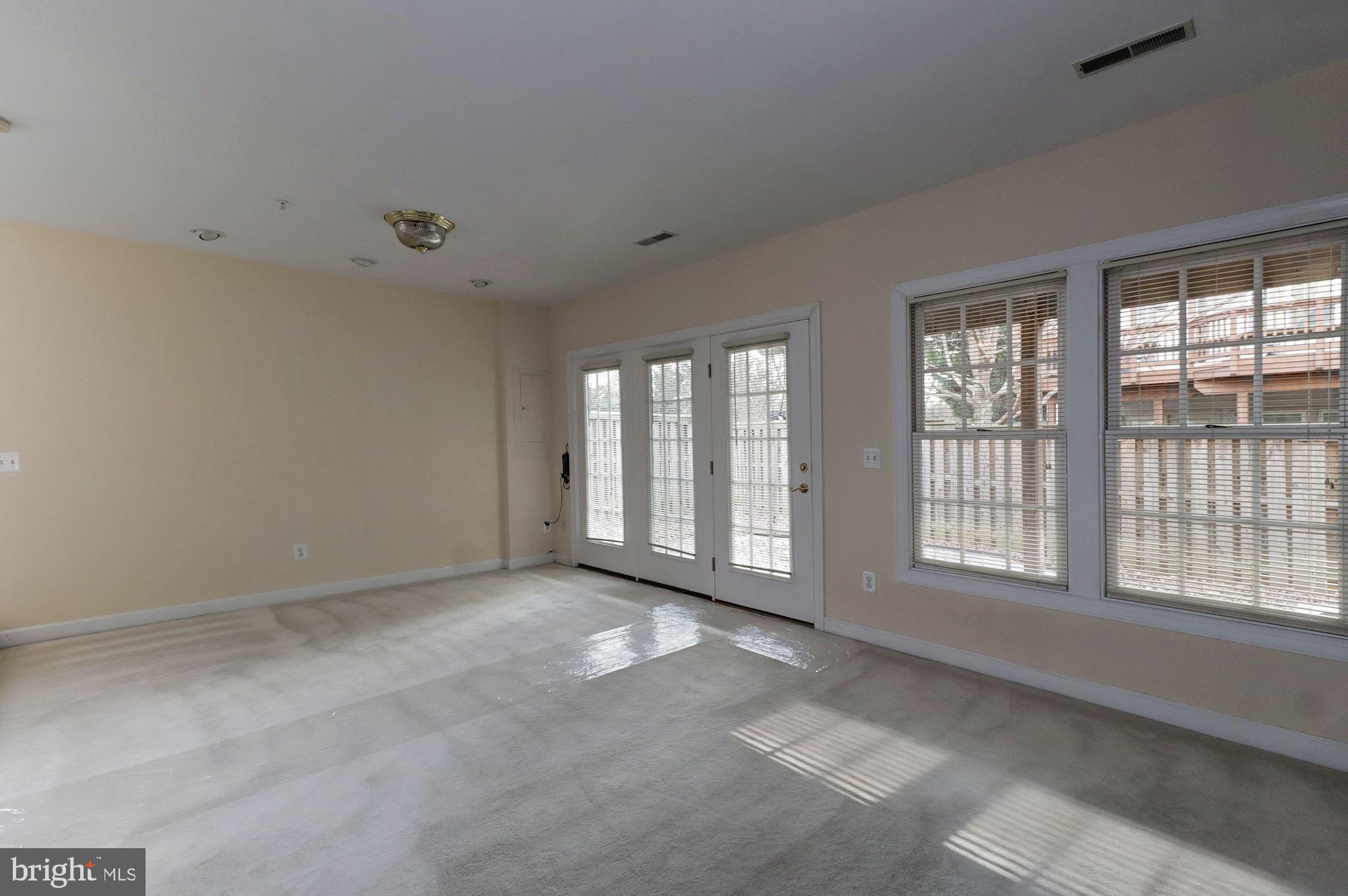 KIDWELL TOWNS - Residential Lease