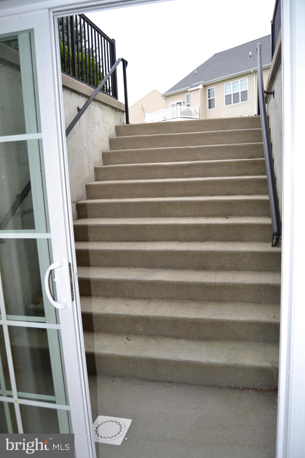 VILLAGES AT HILLVIEW - Residential