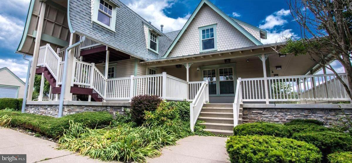 VILLAGES AT HILLVIEW - Residential