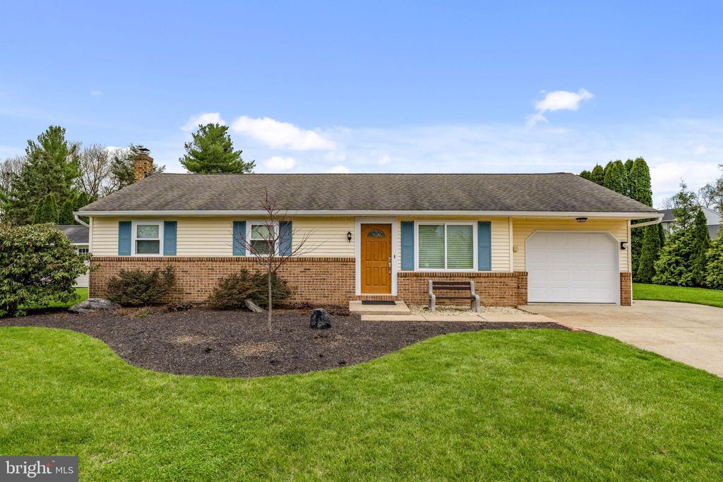 Photo of 305 Partridge Drive, LITITZ, PA 17543 (MLS # PALA2087748)
