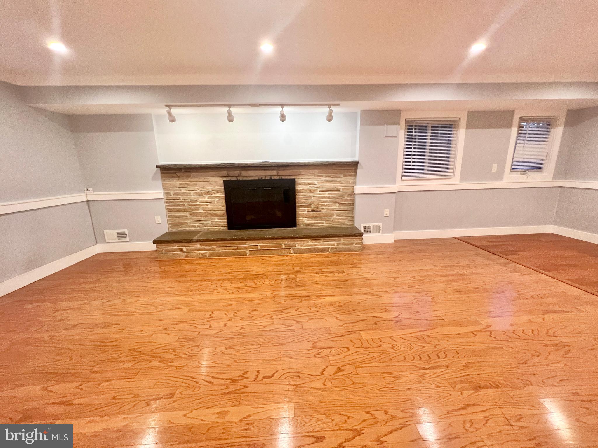 TALL OAKS - Residential