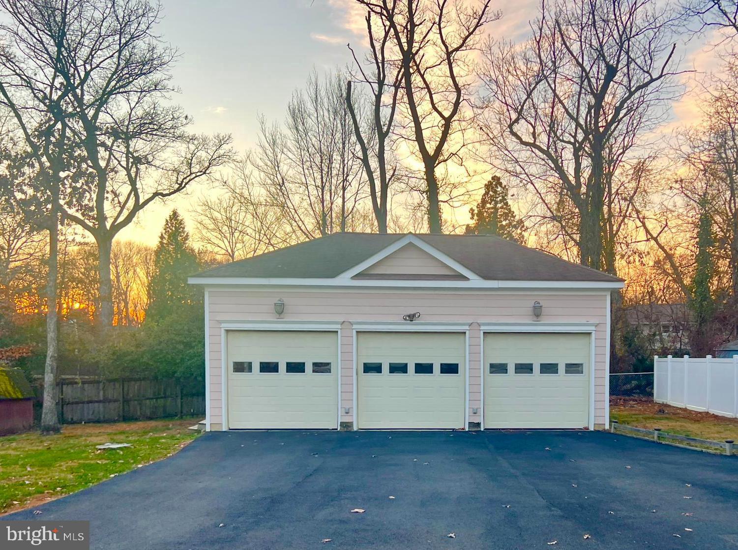 TALL OAKS - Residential