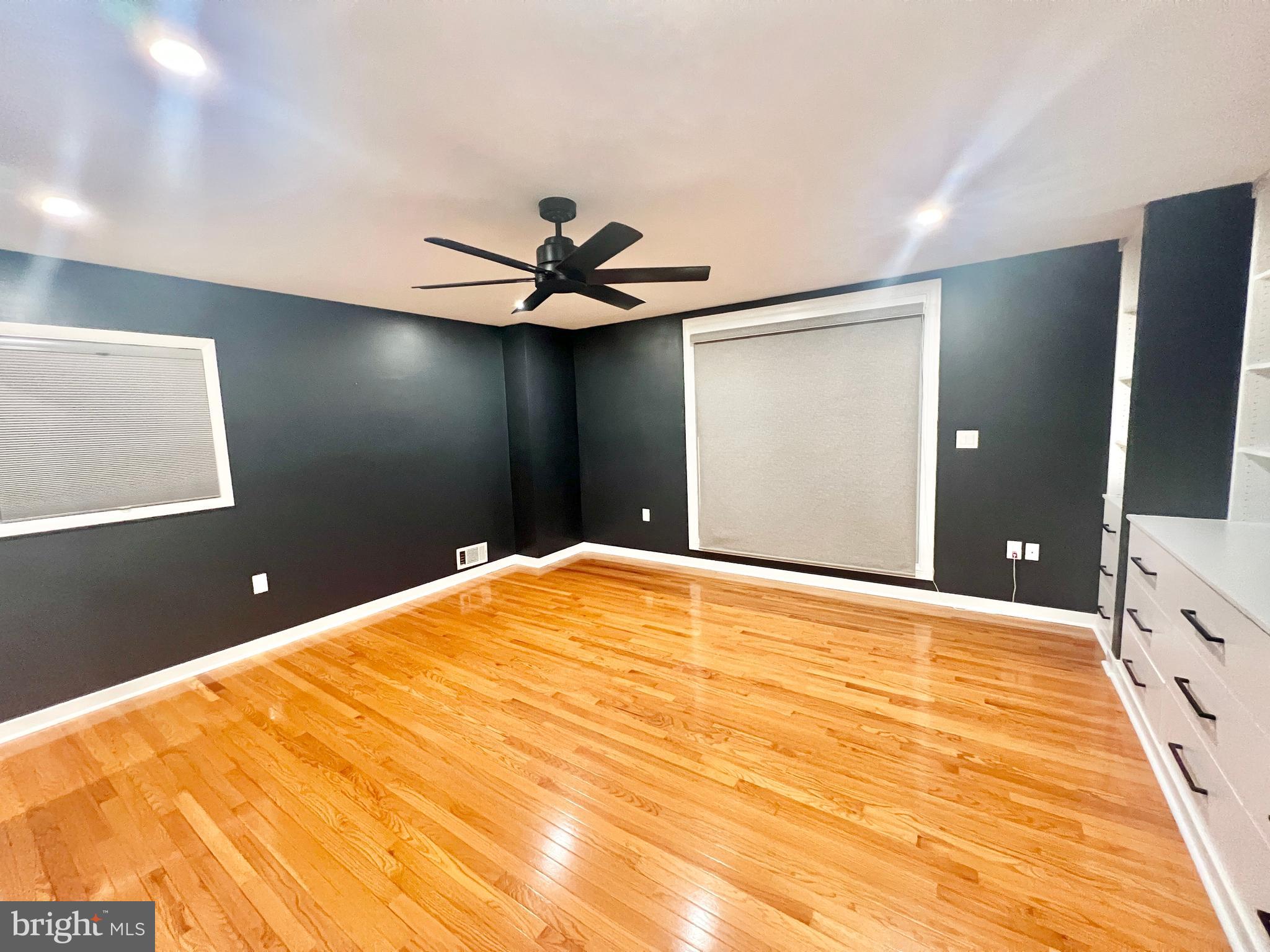 TALL OAKS - Residential