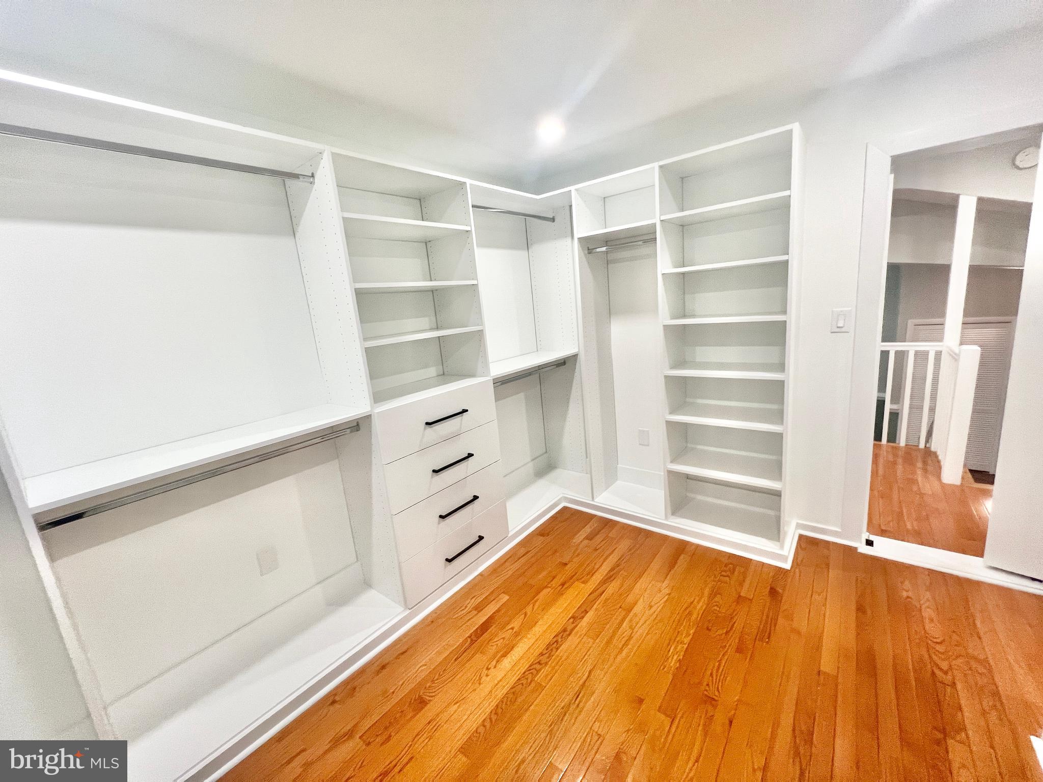 TALL OAKS - Residential