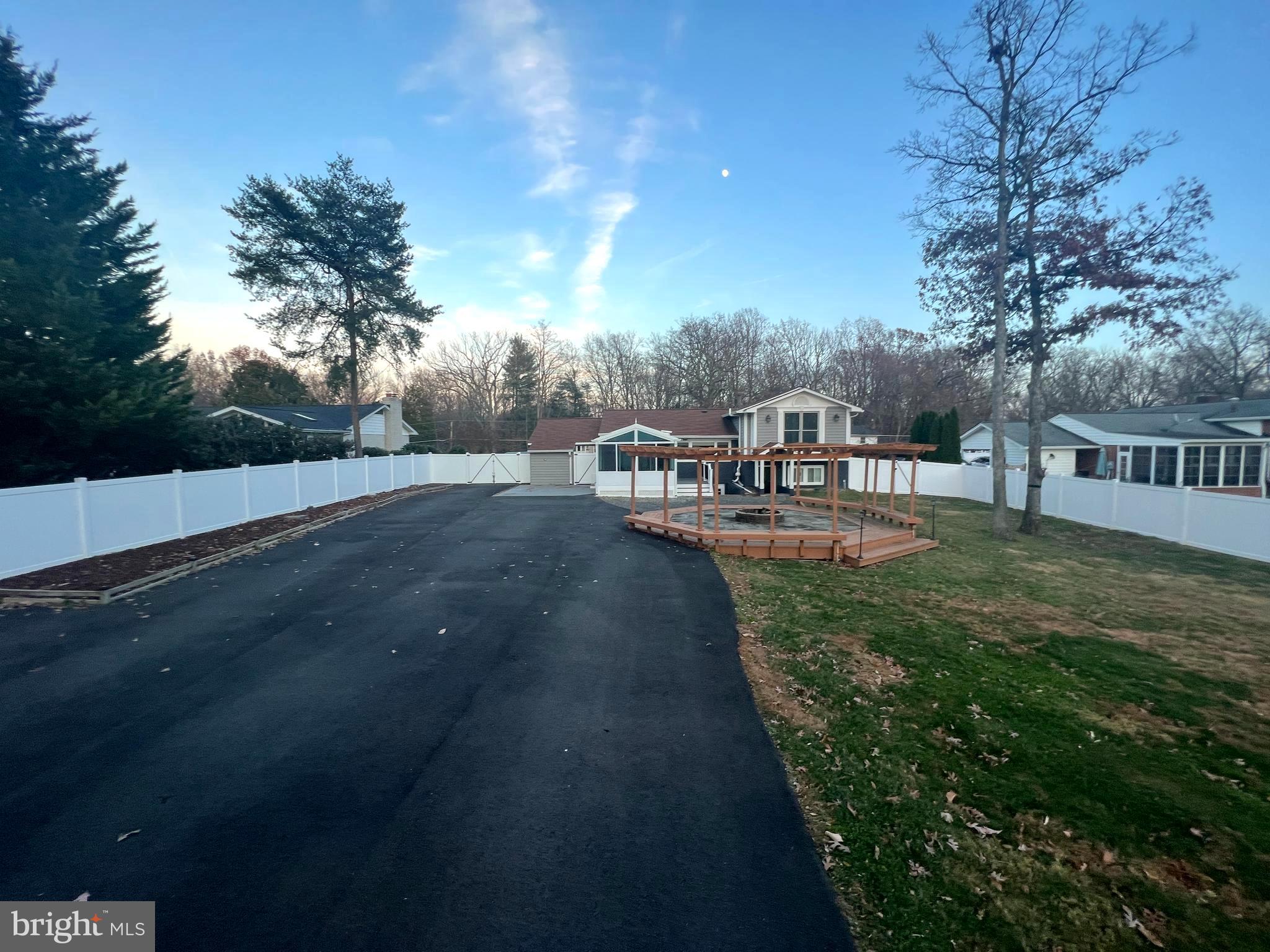 TALL OAKS - Residential