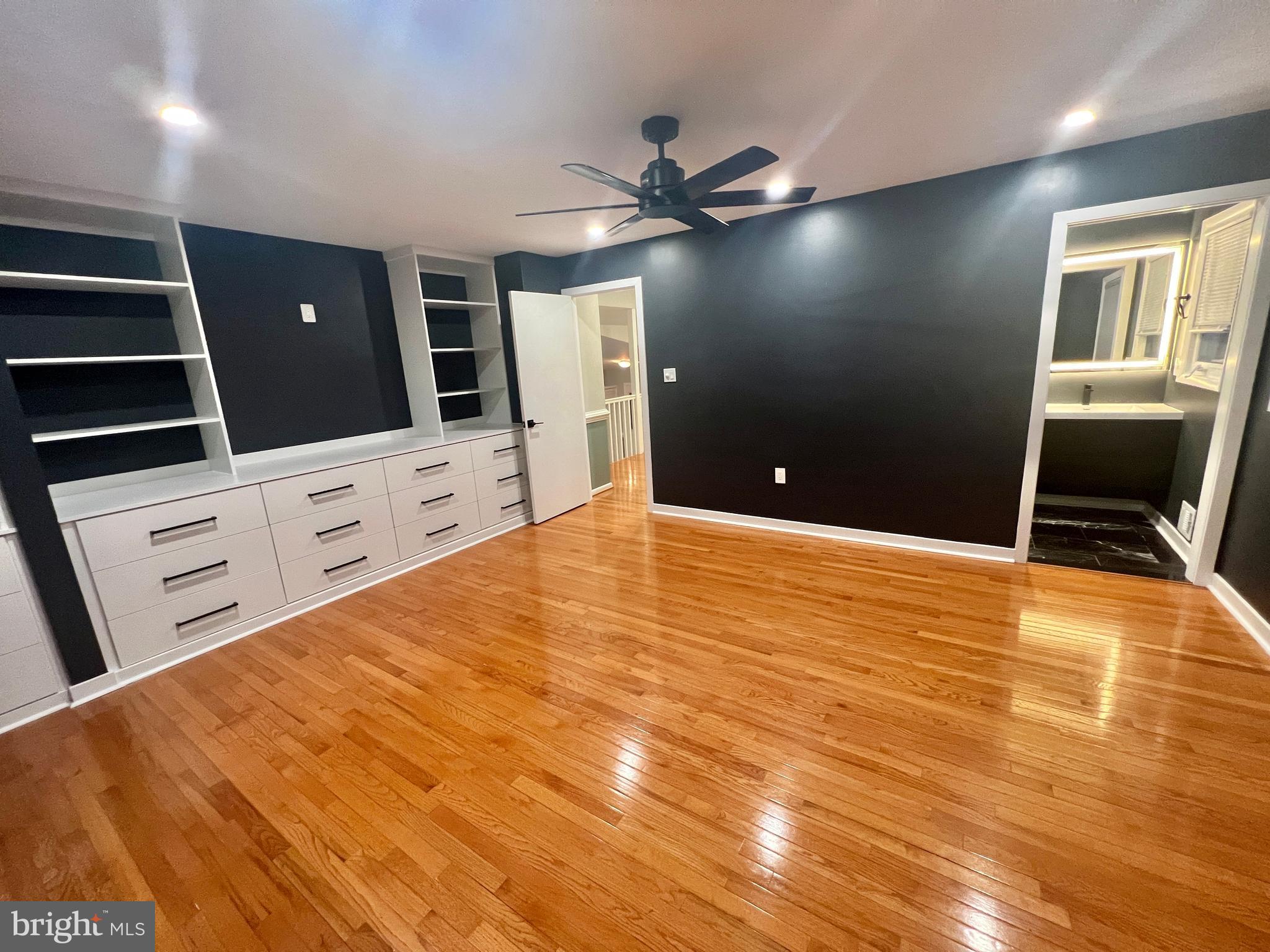 TALL OAKS - Residential