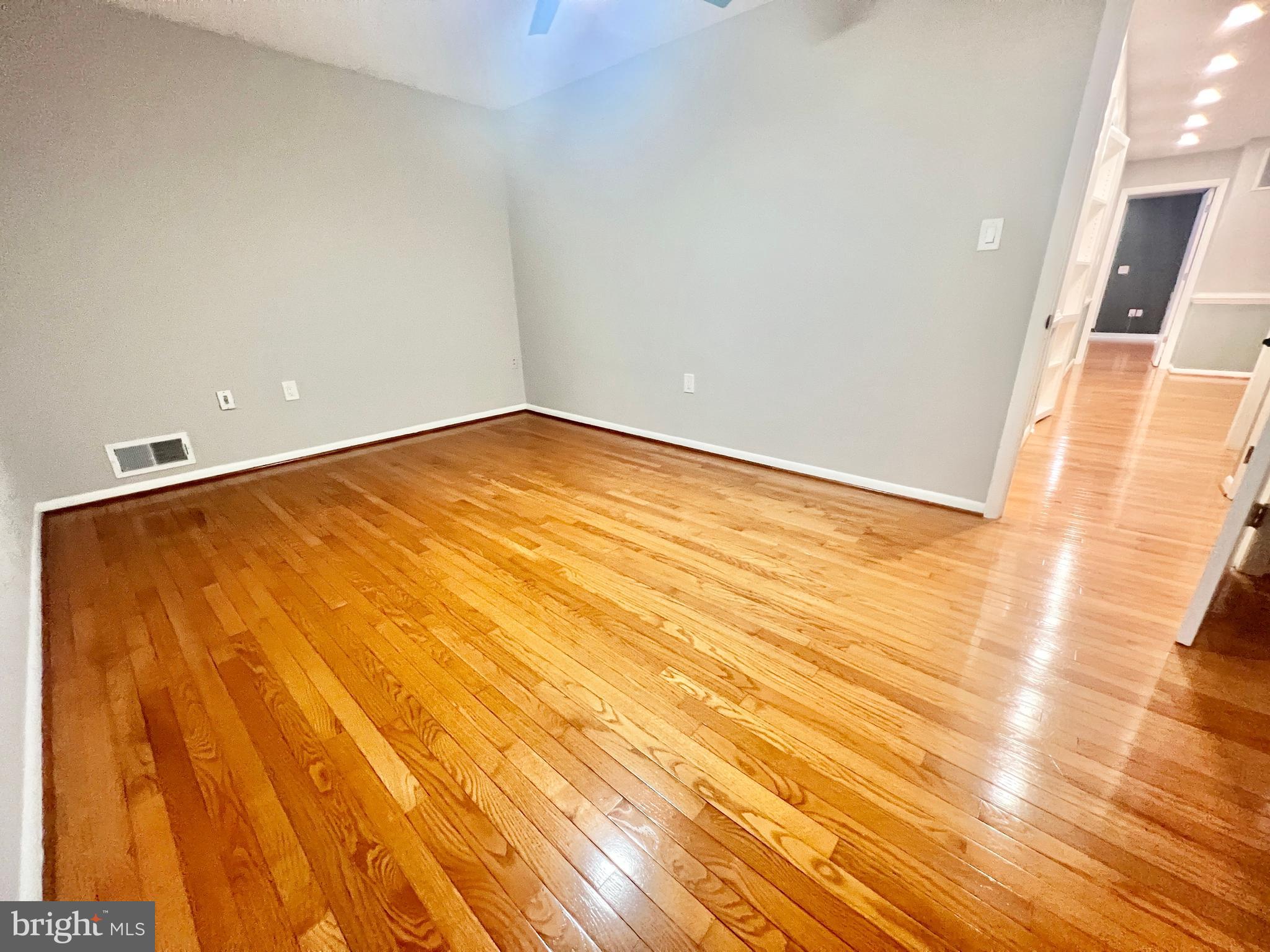 TALL OAKS - Residential